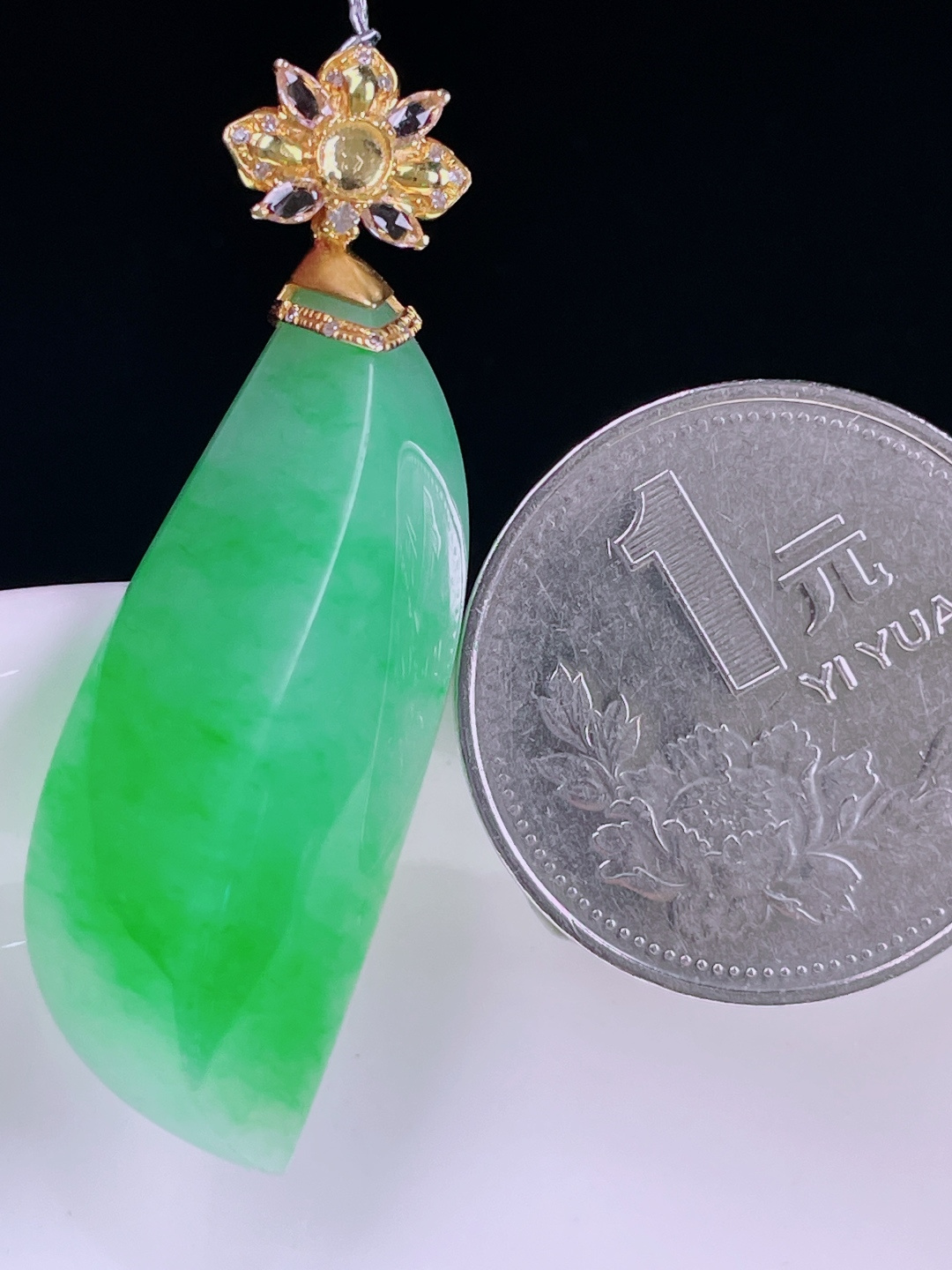 ️辣绿随形，老种起光，细底通透，尺寸：43.2裸石35.4/13.8/9.4mm0626