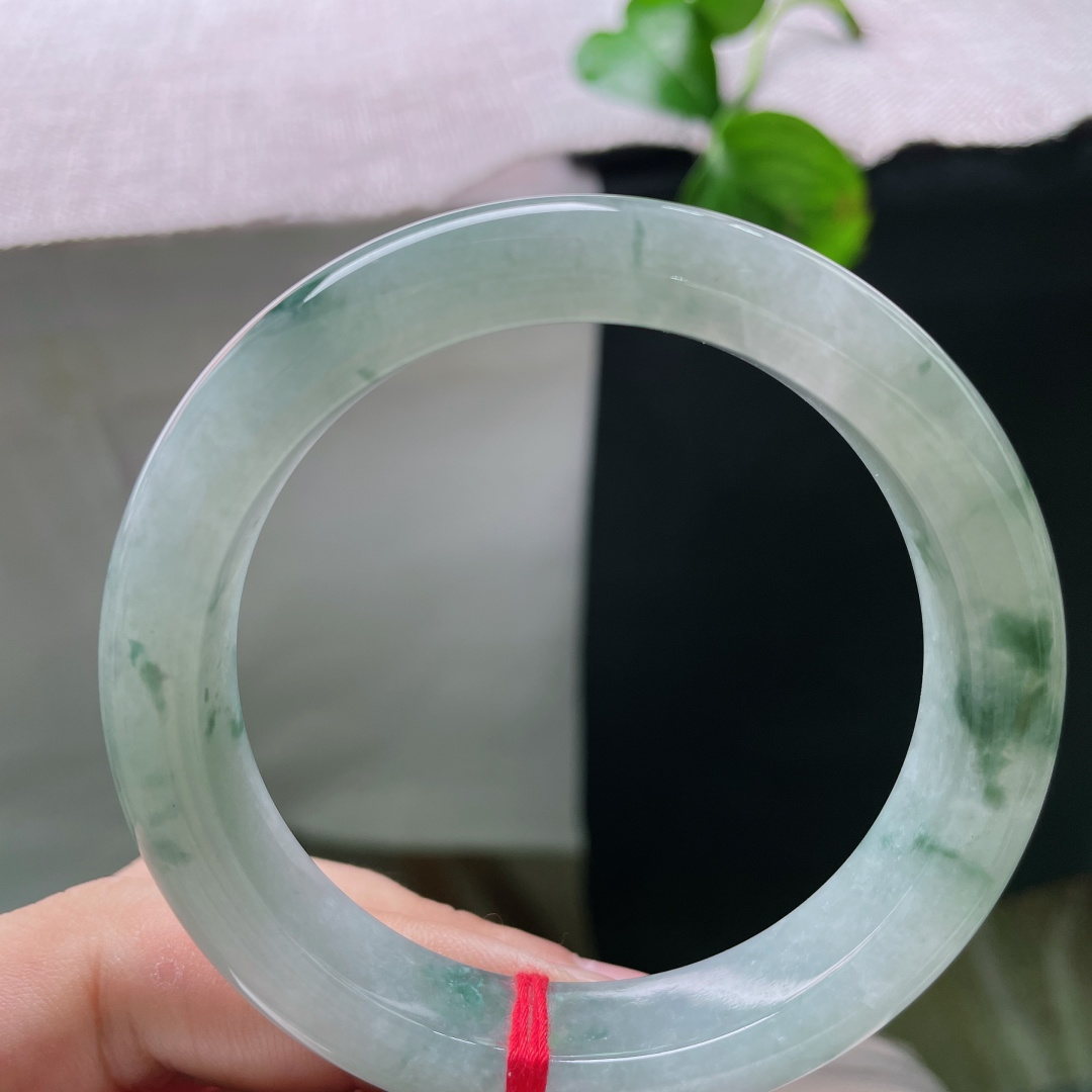 56.1/12.4/8.9，飘花正圈，灵动雅致，贵气，水润，雅致典雅，一点皮纹，ss55355a