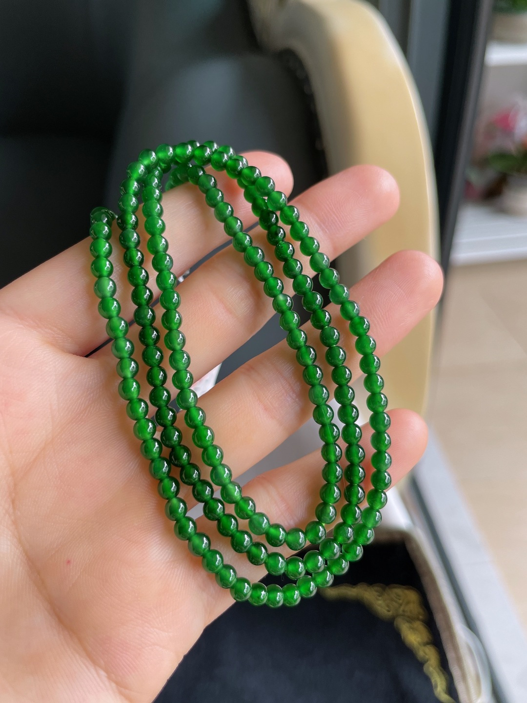 天然翡翠A货，冰满绿小米珠珠链，尺寸：3.6mm。【编2-486】
