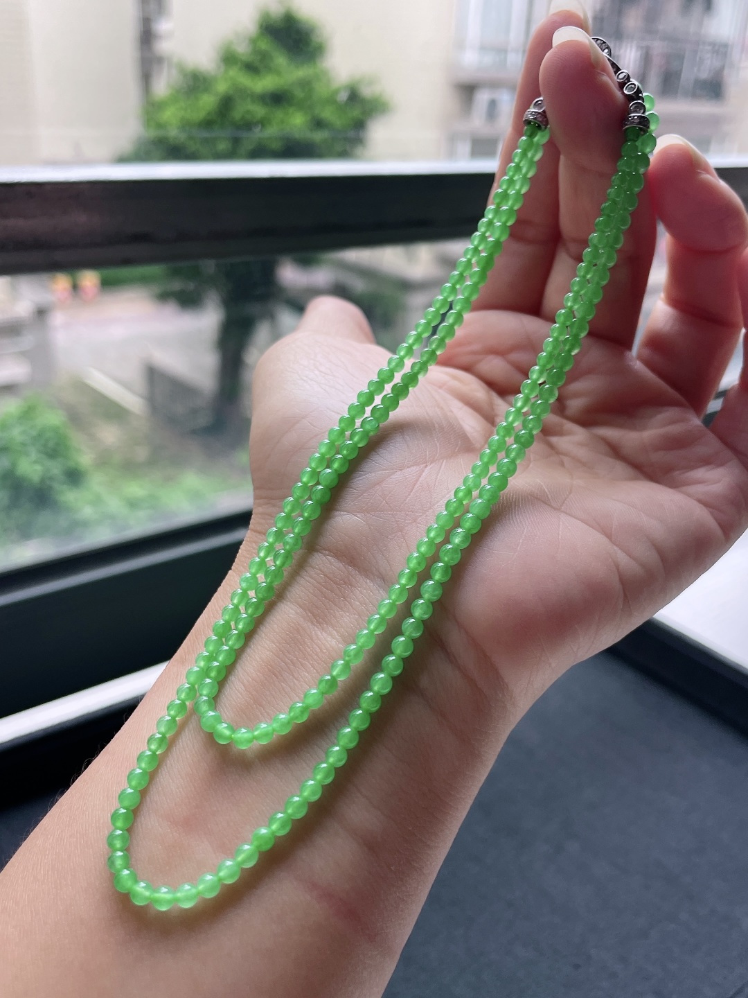 ️ 阳绿珠链 色泽鲜艳，珠圆玉润 尺寸：2.9-3.6，194颗