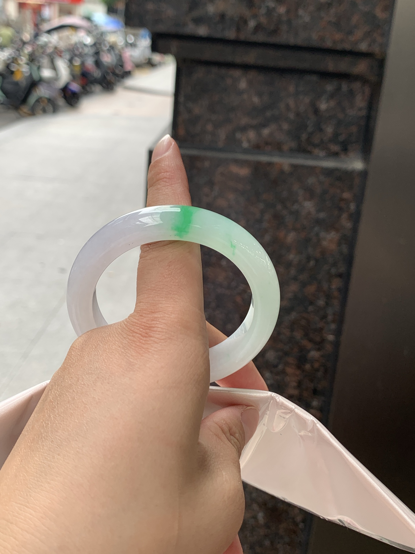白底青正圈 0626-N1073-1 打灯棉纹，经典永不过时的白底青，白底细润干净，色阳种细，上手显白提气色，性比之选。