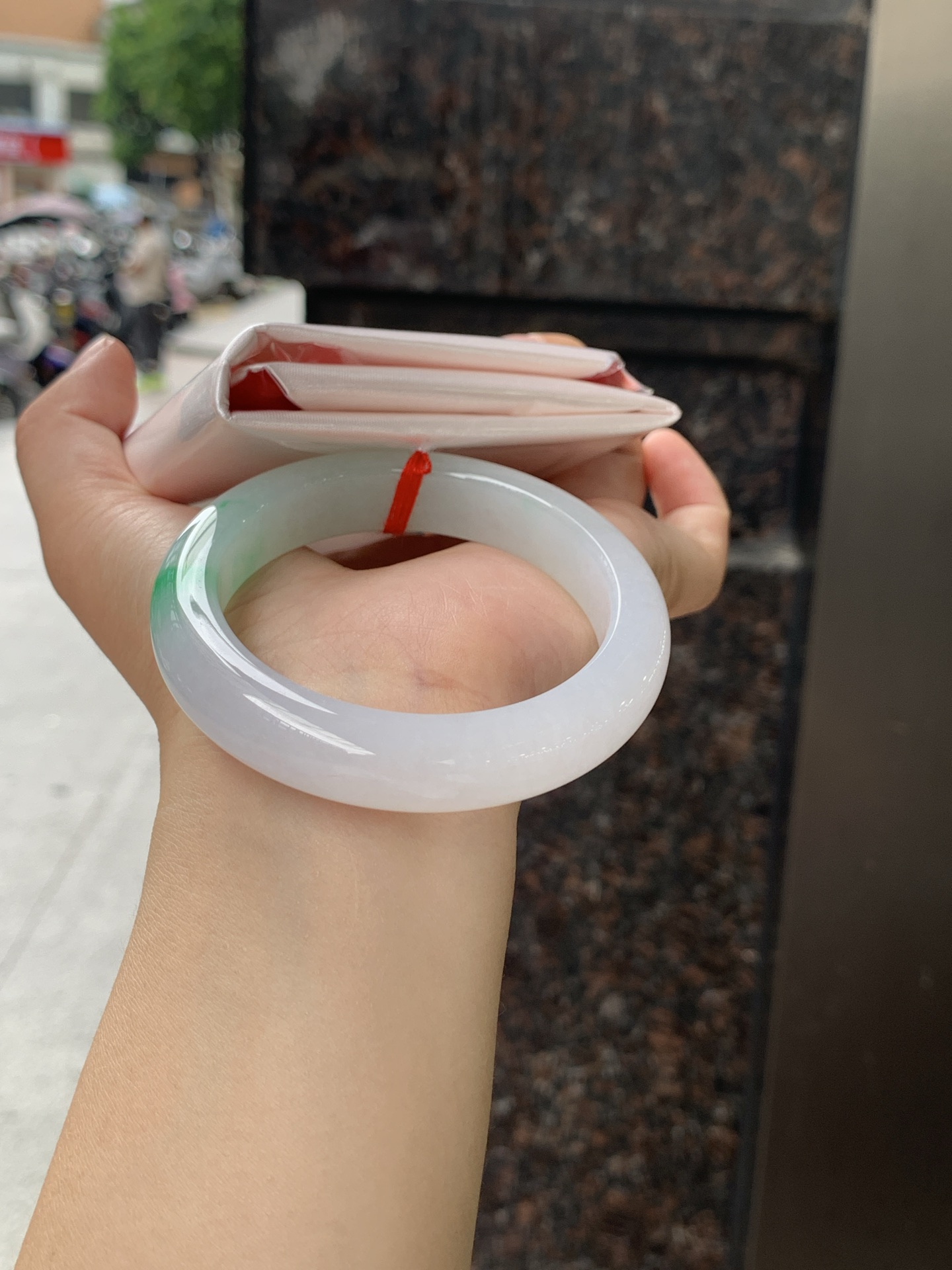 白底青正圈 0626-N1073-1 打灯棉纹，经典永不过时的白底青，白底细润干净，色阳种细，上手显白提气色，性比之选。