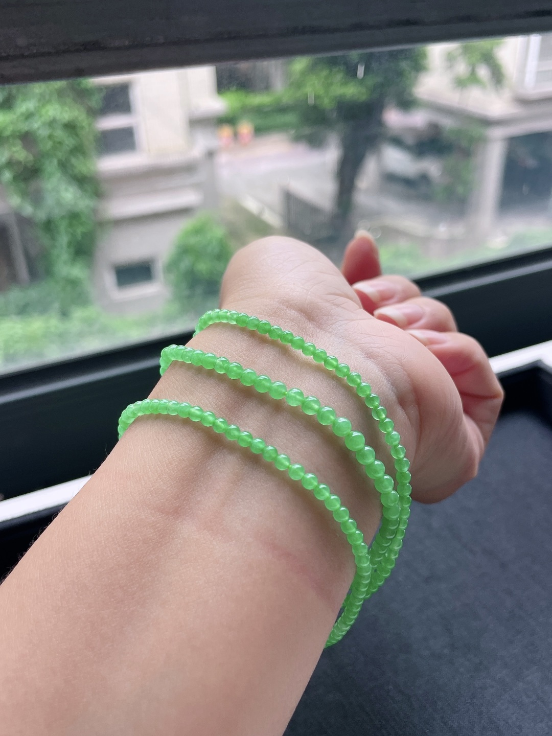 ️ 阳绿珠链 色泽鲜艳，珠圆玉润 尺寸：2.9-3.6，194颗