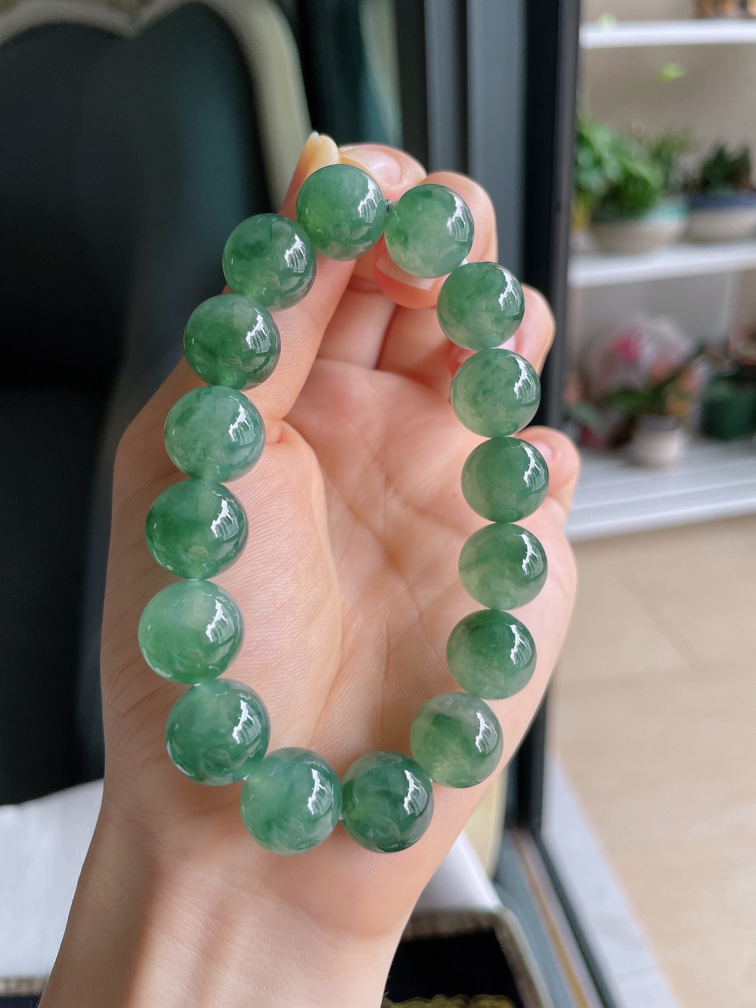 缅甸天然翡翠A货，冰飘花手串，尺寸：13mm。【编3932】