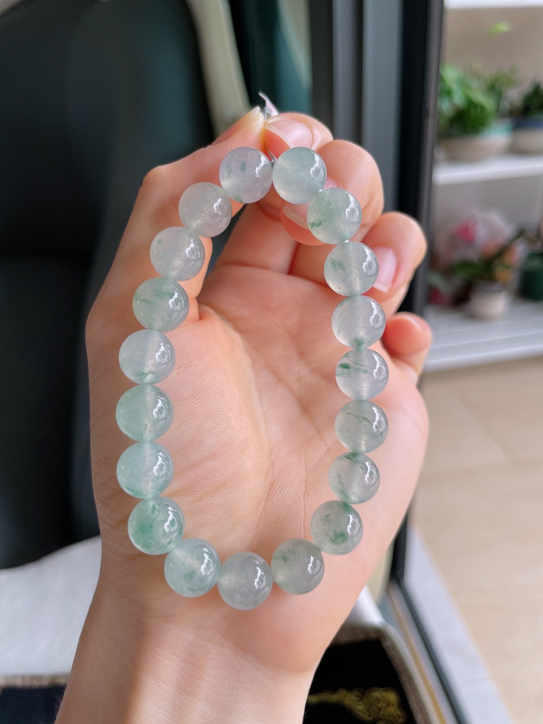天然翡翠A货，冰飘花手串，尺寸：10.2mm。【编3589】