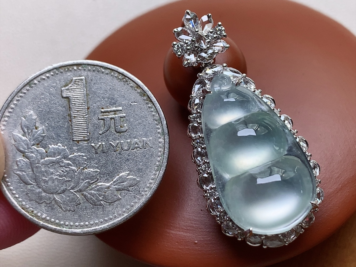 ️ 玻璃种福豆 18K，冰透感十足，起光感，无裂，尺寸34.5*16.6*10、22.6*13