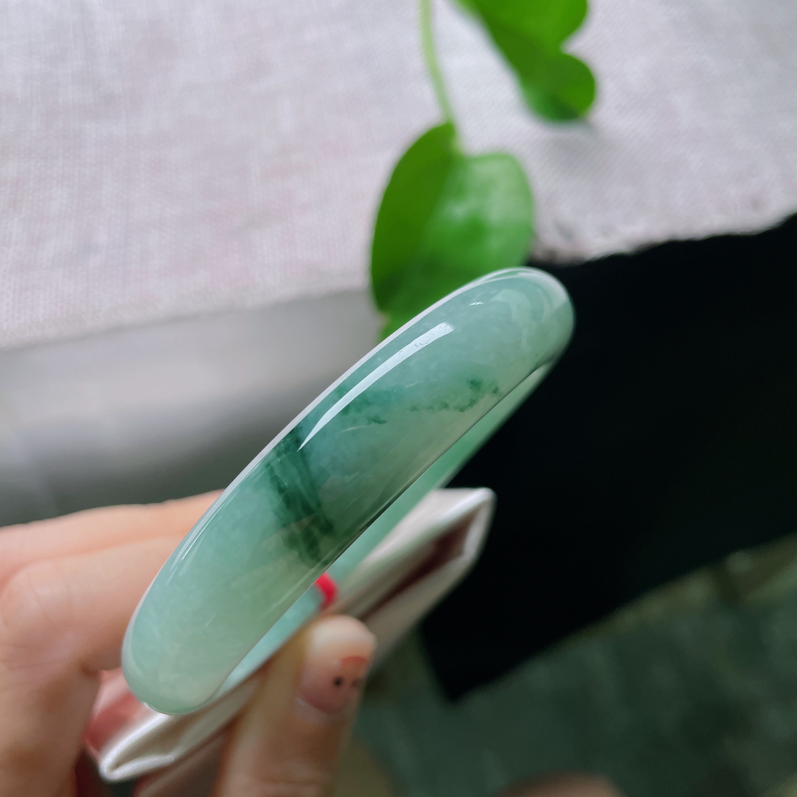 特惠活动#56/12/8.3，飘花正圈，一侧携丝缕浓绿花，如水墨轻晕清雅温柔，ss52289a