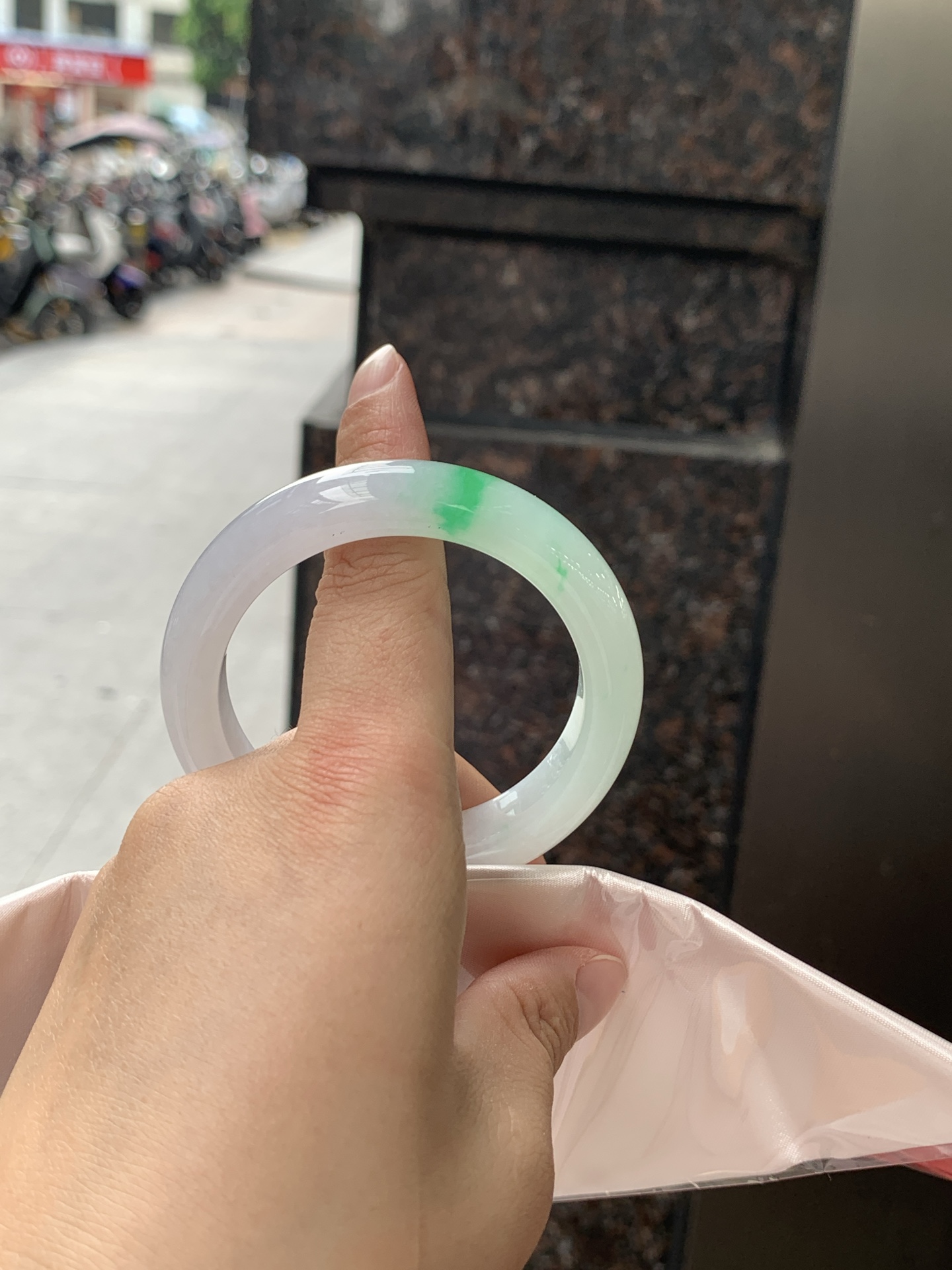 白底青正圈 0626-N1073-1 打灯棉纹，经典永不过时的白底青，白底细润干净，色阳种细，上手显白提气色，性比之选。