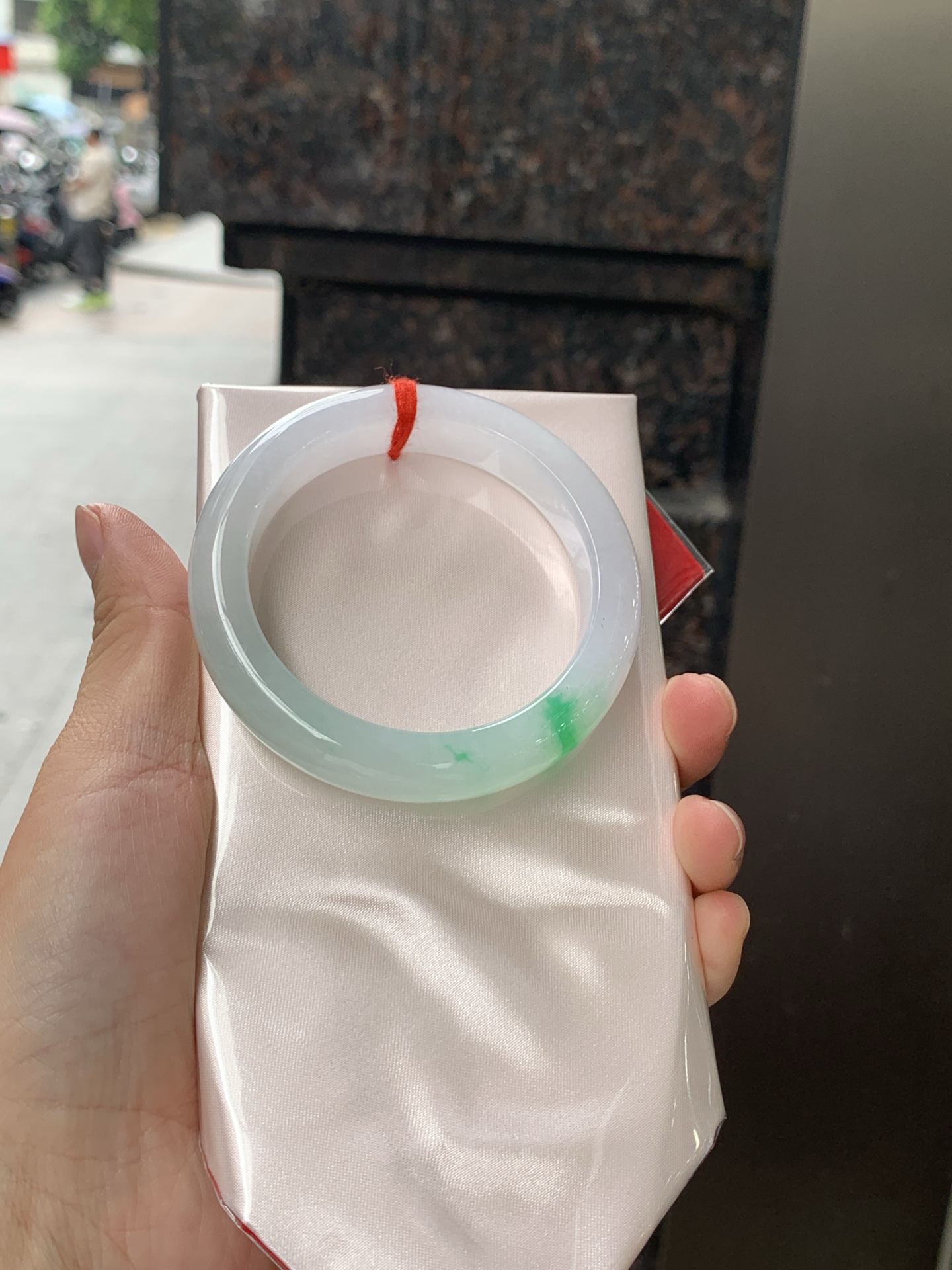 白底青正圈 0626-N1073-1 打灯棉纹，经典永不过时的白底青，白底细润干净，色阳种细，上手显白提气色，性比之选。