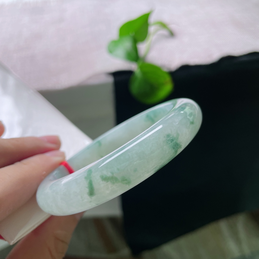 56.1/12.4/8.9，飘花正圈，灵动雅致，贵气，水润，雅致典雅，一点皮纹，ss55355a