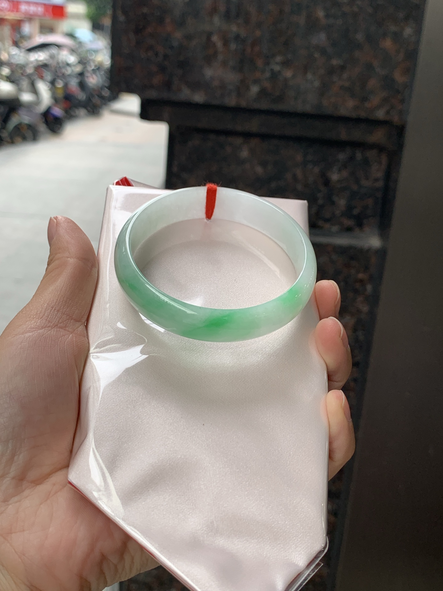 飘阳绿正圈 55.2-13.4-5.9 0626-N1074 打灯棉纹，飘阳绿花，鲜艳得像新冒头的嫩芽，灵动清新，即柔和又充满生机。