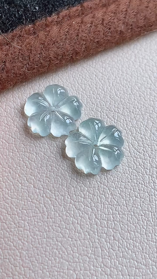 天然翡翠，冰透花朵，无裂，尺寸9.5-2.5