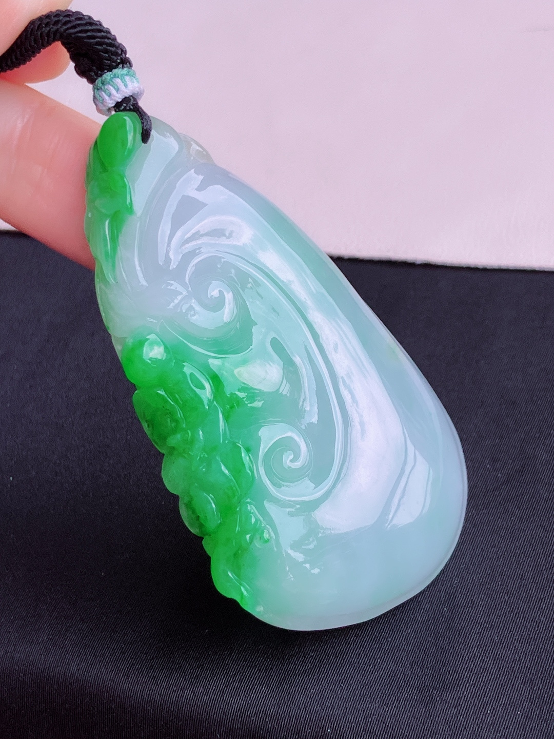 翠绿大如意，色美清爽，尺寸65/38/9/自然光实拍