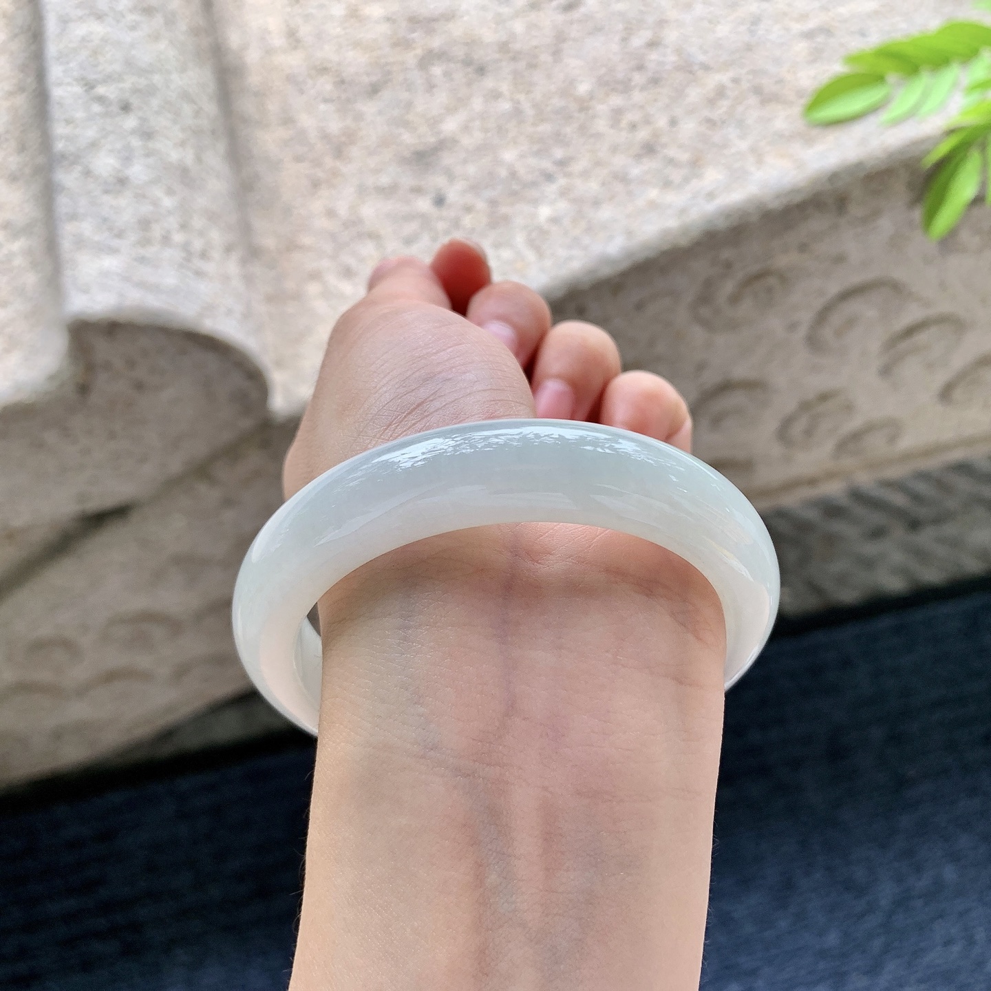 正圈58 59【圈口】58.5/12.6/9【编码】Y010815-1【描述】细糯底色，细腻，种老，无裂