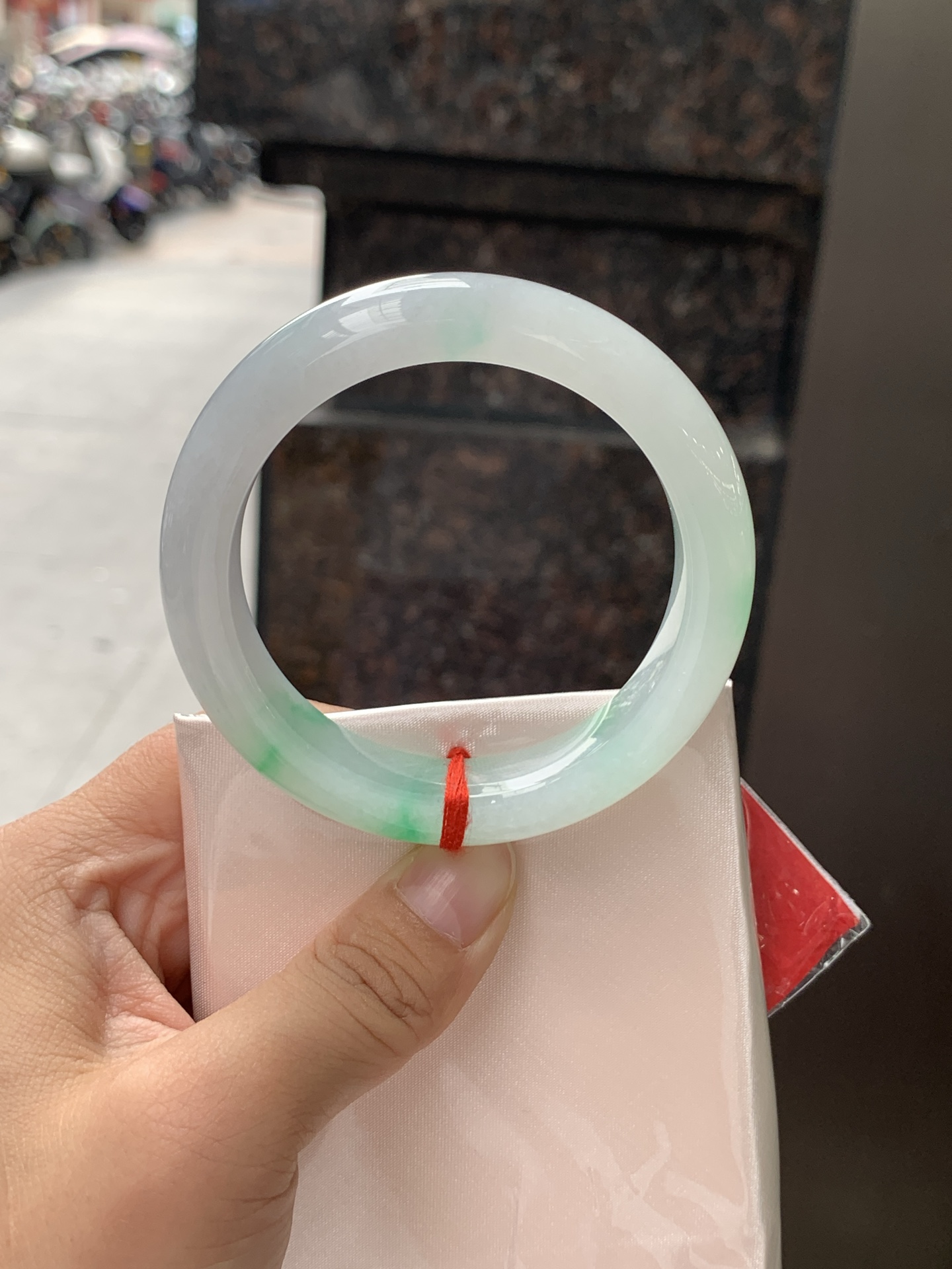 白底青正圈 0626-N1072-1 打灯棉纹，不影响，底妆细腻干净飘几抹阳绿花，清新淡雅，上手简单耐看。