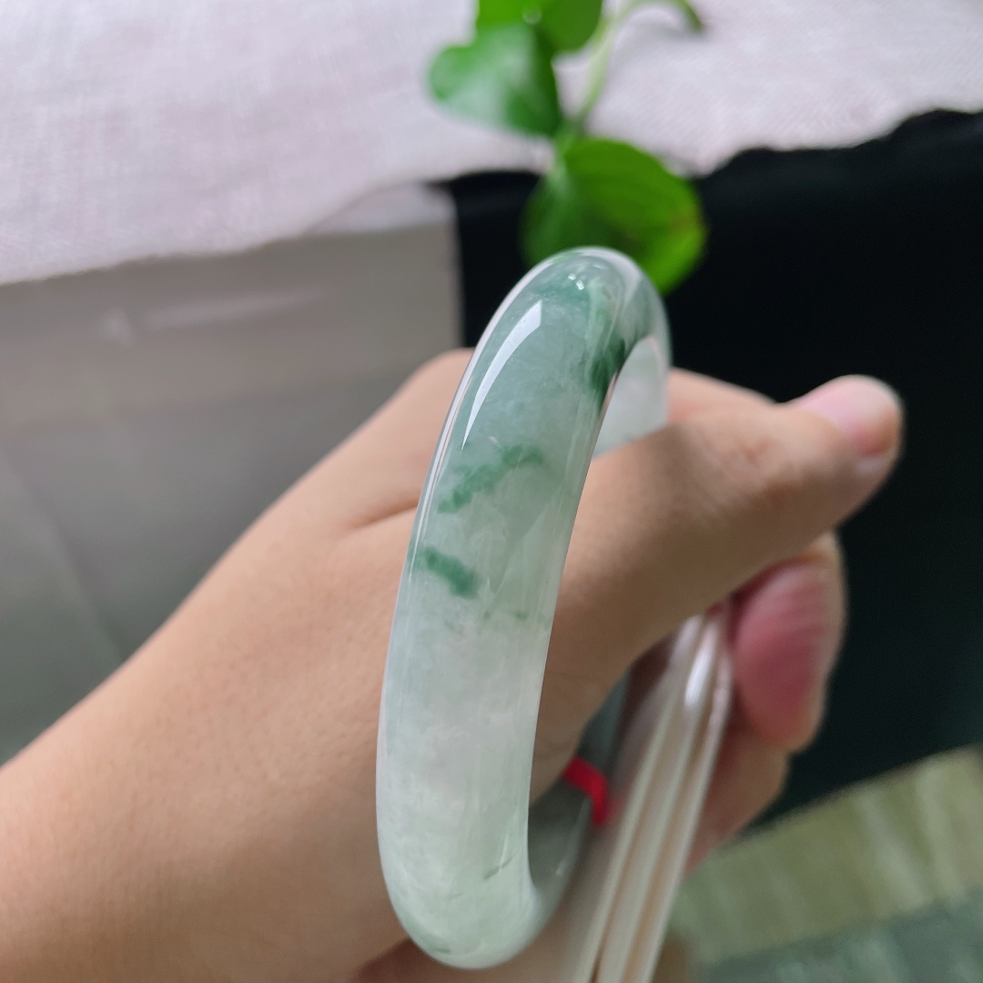 56.1/12.4/8.9，飘花正圈，灵动雅致，贵气，水润，雅致典雅，一点皮纹，ss55355a