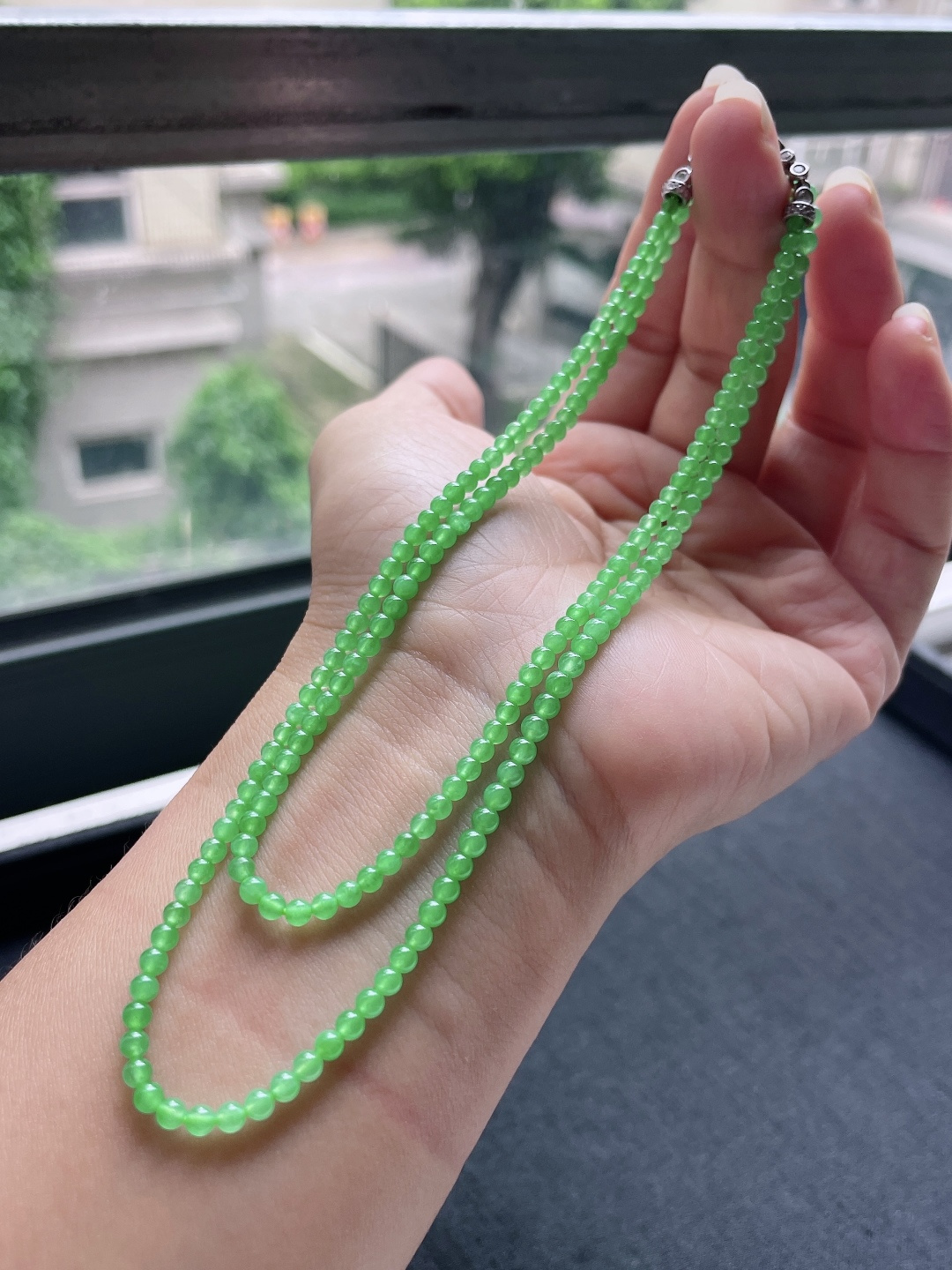 ️ 阳绿珠链 色泽鲜艳，珠圆玉润 尺寸：2.9-3.6，194颗