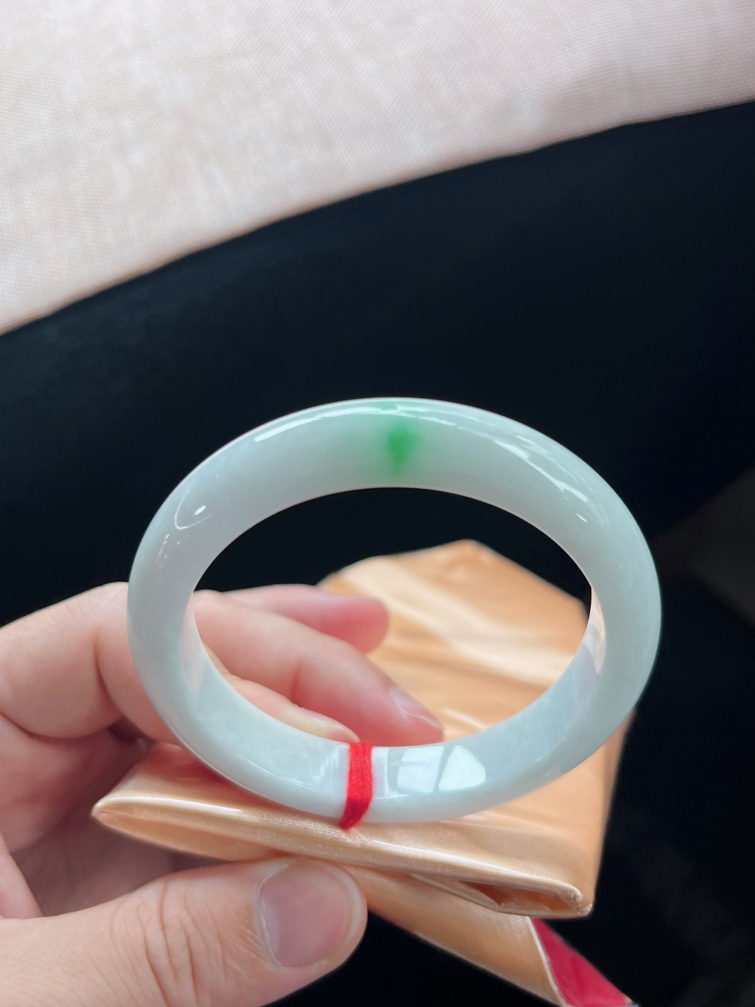 正圈手镯，一点皮纹，性比很高尺寸54.3-11.6-7.7mml26fk