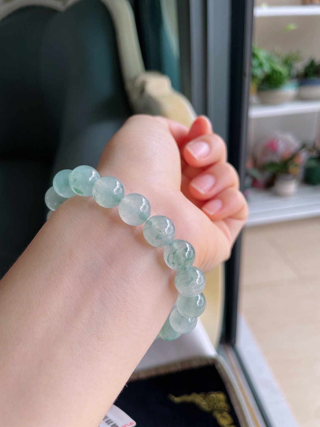 天然翡翠A货，冰飘花手串，尺寸：10.2mm。【编3589】