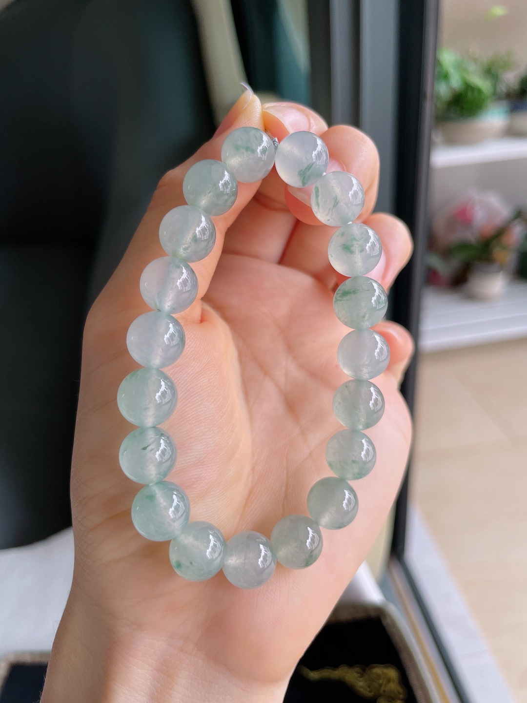 天然翡翠A货，冰飘花手串，尺寸：10.2mm。【编3589】