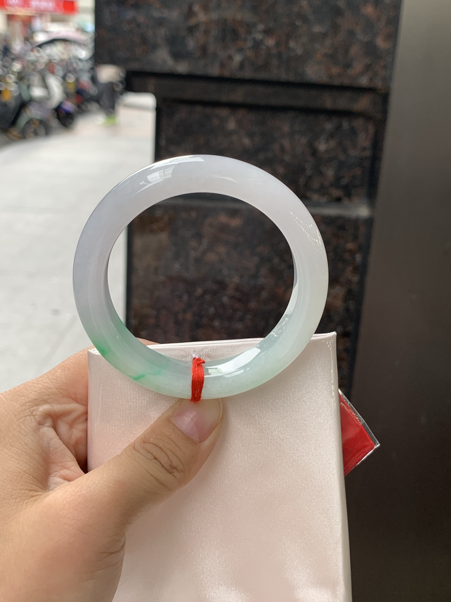 白底青正圈 0626-N1073-1 打灯棉纹，经典永不过时的白底青，白底细润干净，色阳种细，上手显白提气色，性比之选。