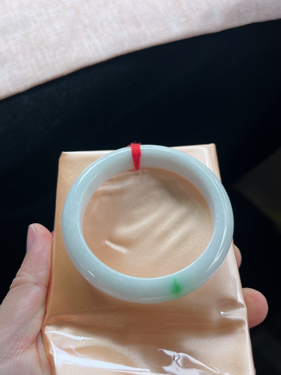 正圈手镯，一点皮纹，性比很高尺寸54.3-11.6-7.7mml26fk