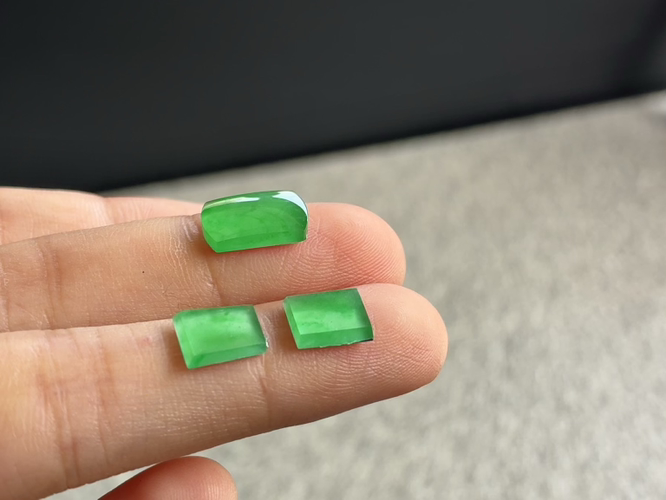 ️ 【冰绿马鞍一手】尺寸：10.9×6.3×2.4/7.6×6×1.5mm