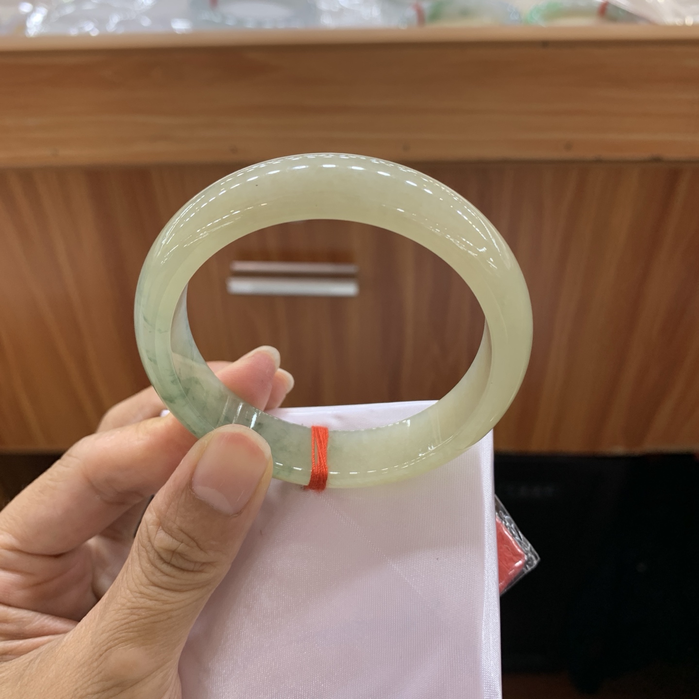 黄翡飘花正圈翡翠手镯 55.7-13.7-7.8
