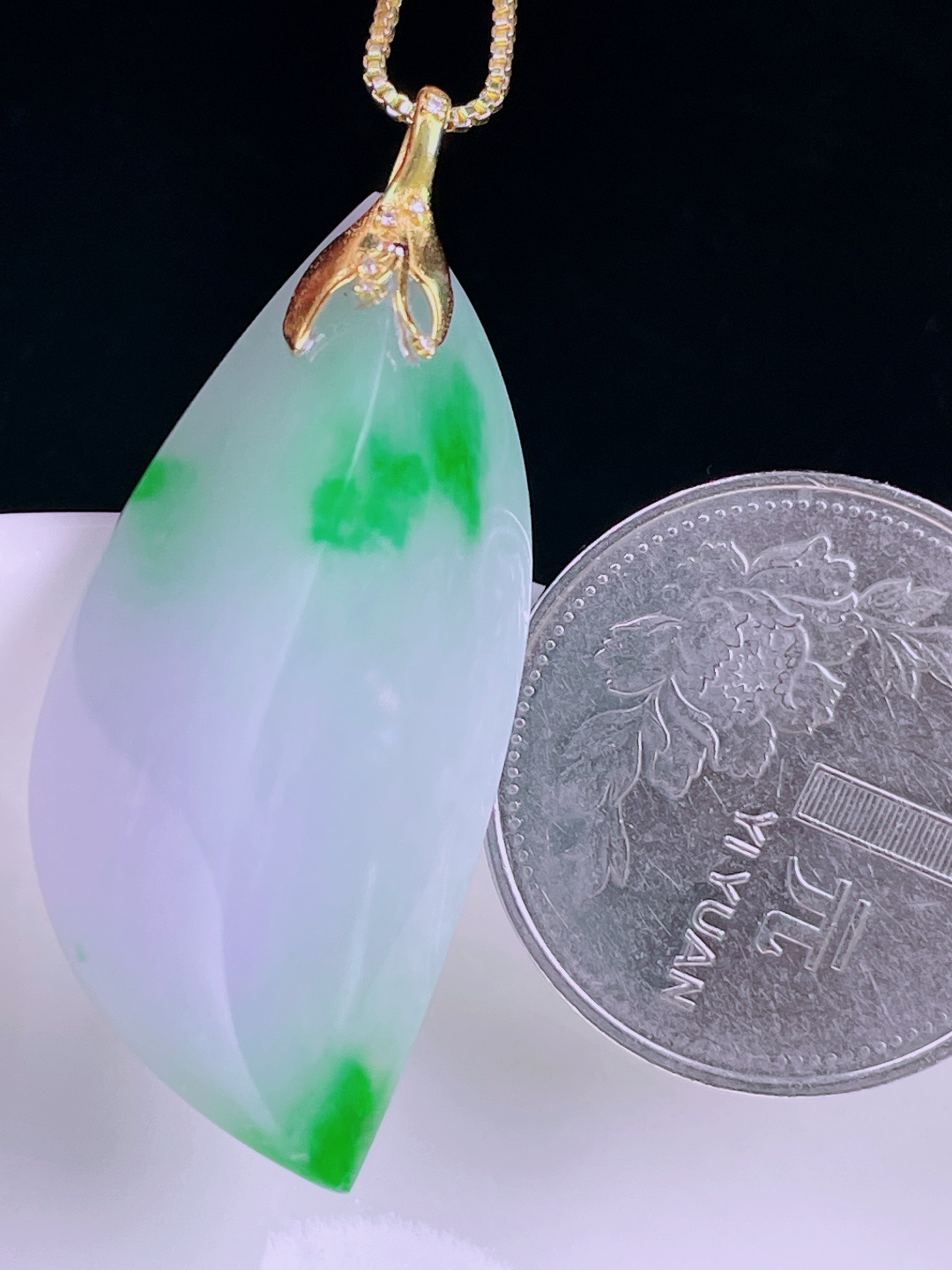 ️随形，老种起光，细底通透，尺寸：43裸石38.3/18/12.5mm0627