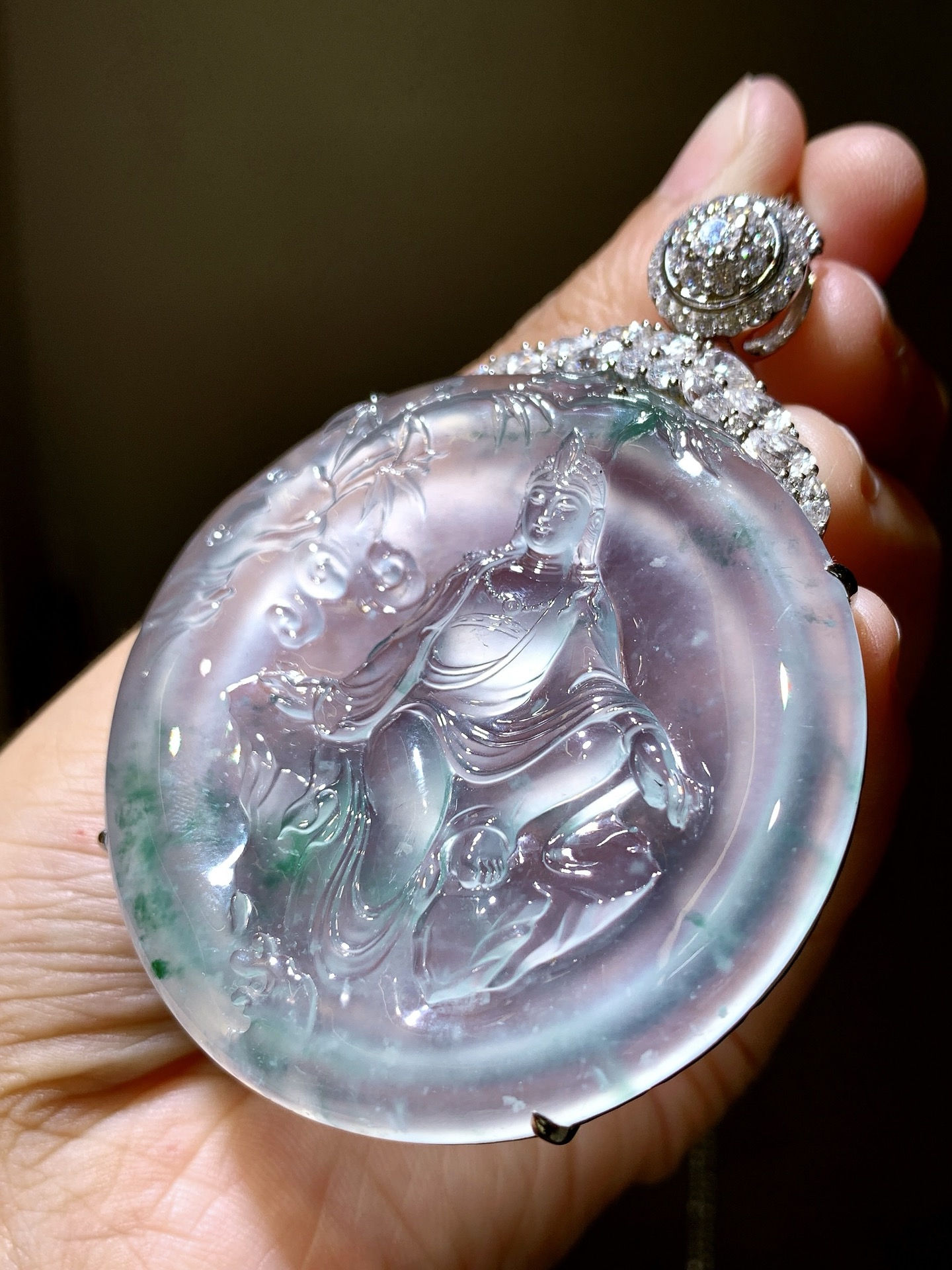 ️ 【飘彩观音牌】 尺寸：71.6×53×8.1mm 冰清玉润，韵载千年