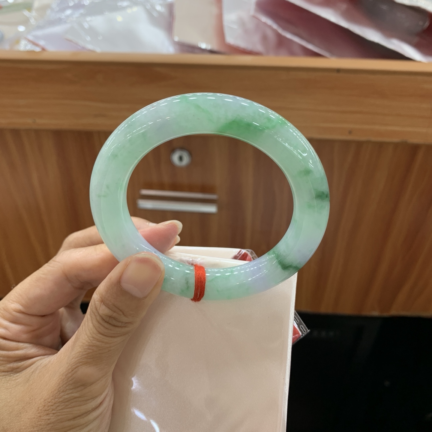 飘绿花圆条翡翠手镯 56.4-11.8