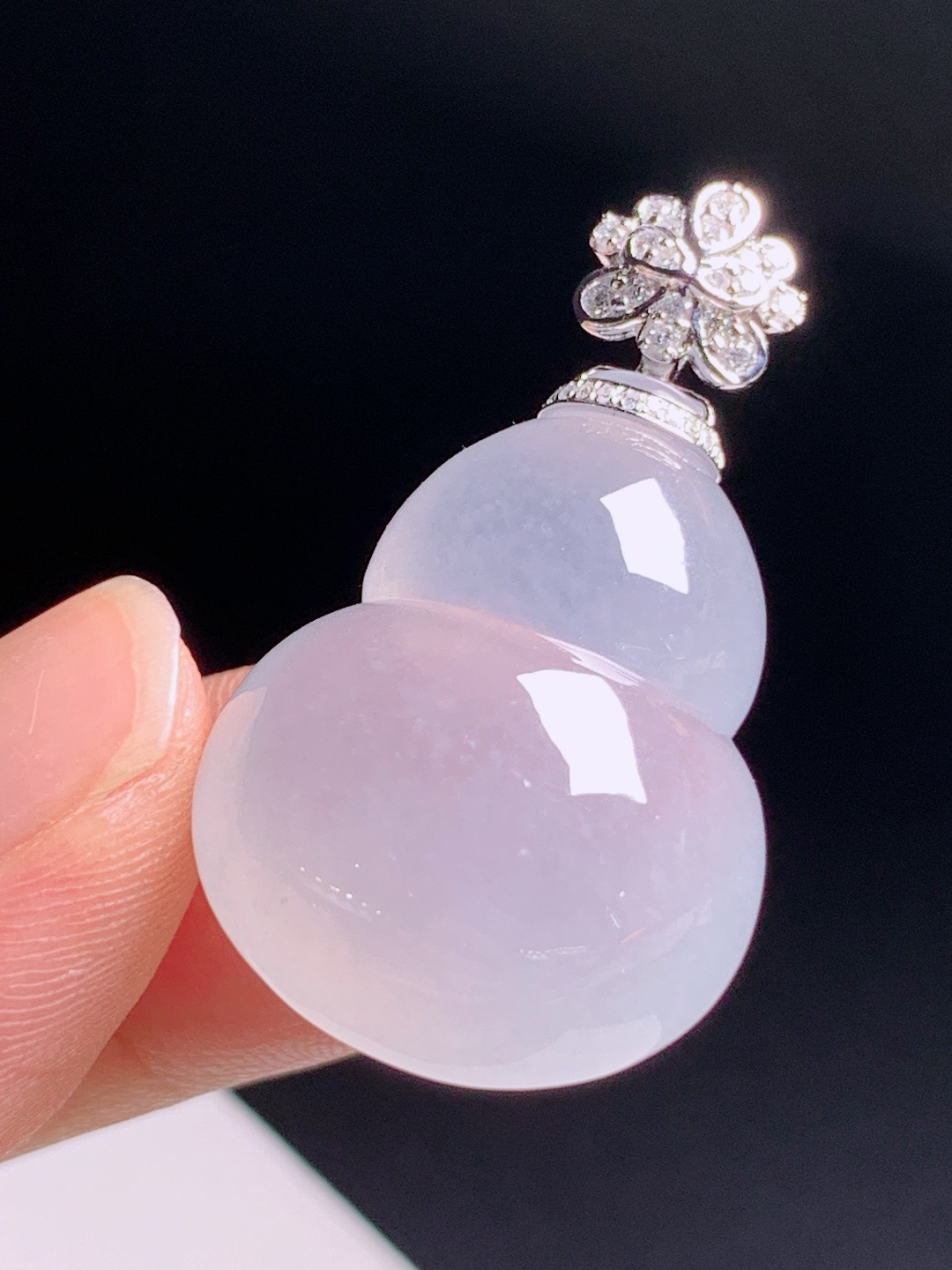 葫芦吊坠，莹润饱满钻镶，福禄双全贵气雅致 裸石26.2-20-10.7 整体34.9 110624
