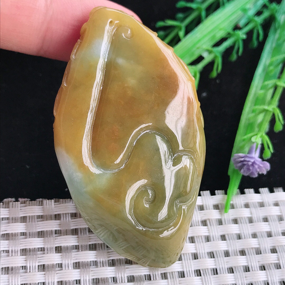 自然光63/35.5/13老坑精美温润黄翡龙牌吊坠翡翠挂件百搭