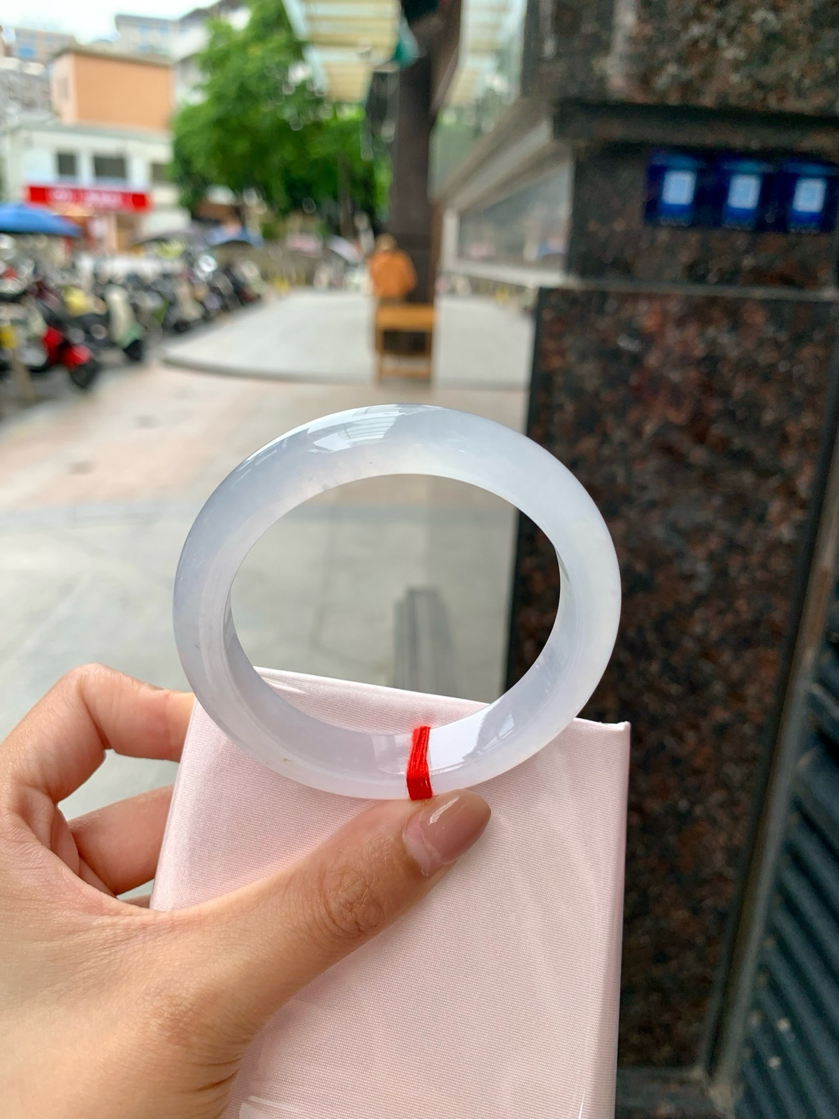 白冰正圈
56.2-12.4-8.7
如同皑皑白雪一样纯净美丽的存在…
白月光火有火的道理
