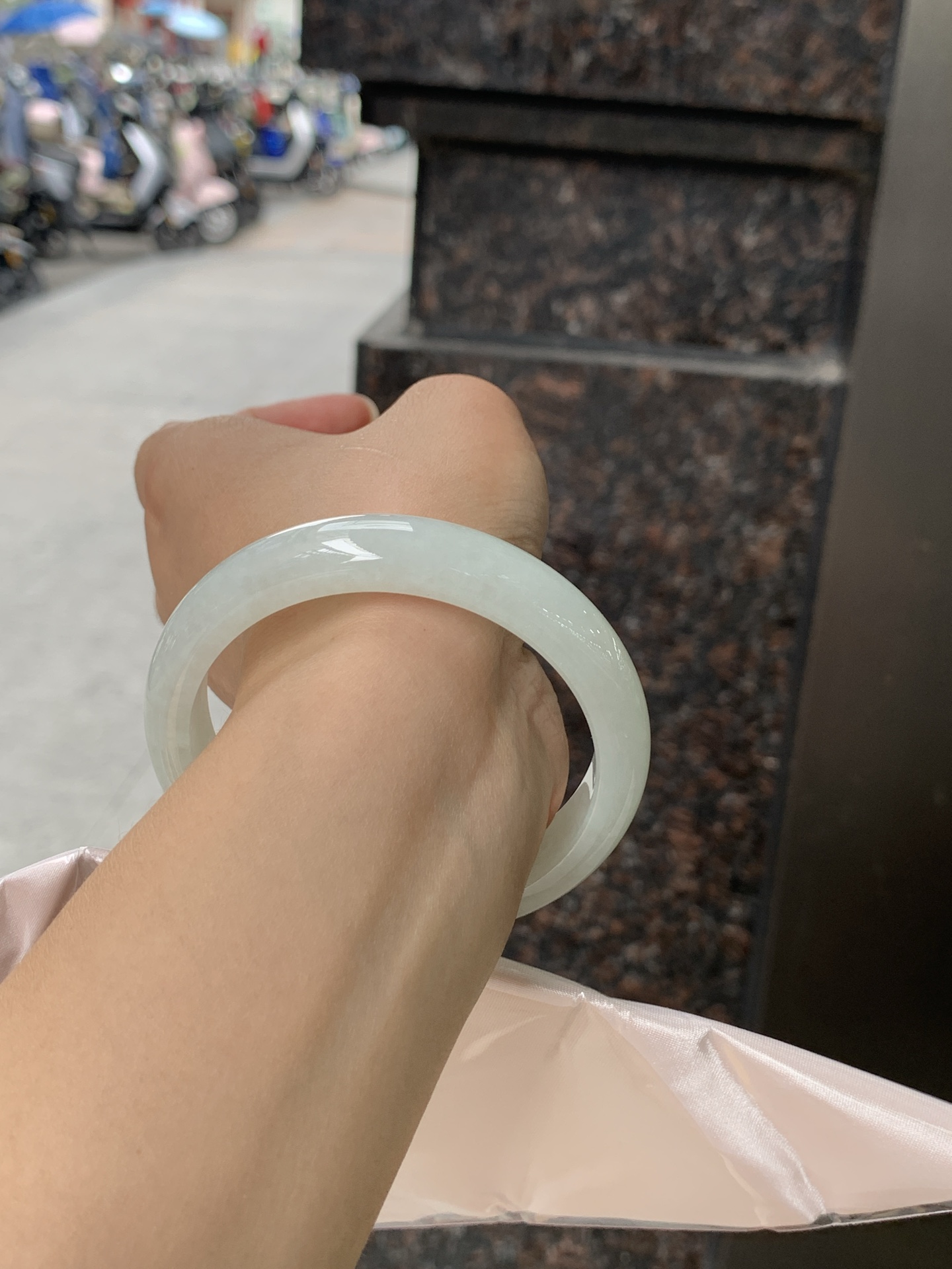 绿底正圈 57.8-12-7.5 0627-N1089-4 无裂，打灯棉线