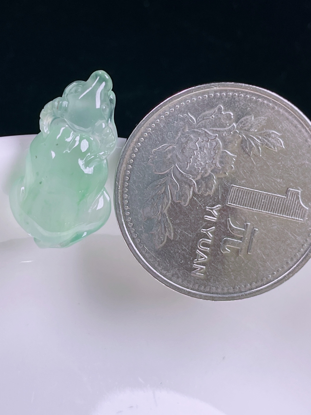️高冰生肖牛，老种起光，细底通透，尺寸：20.8/11.5/5.7mm0627