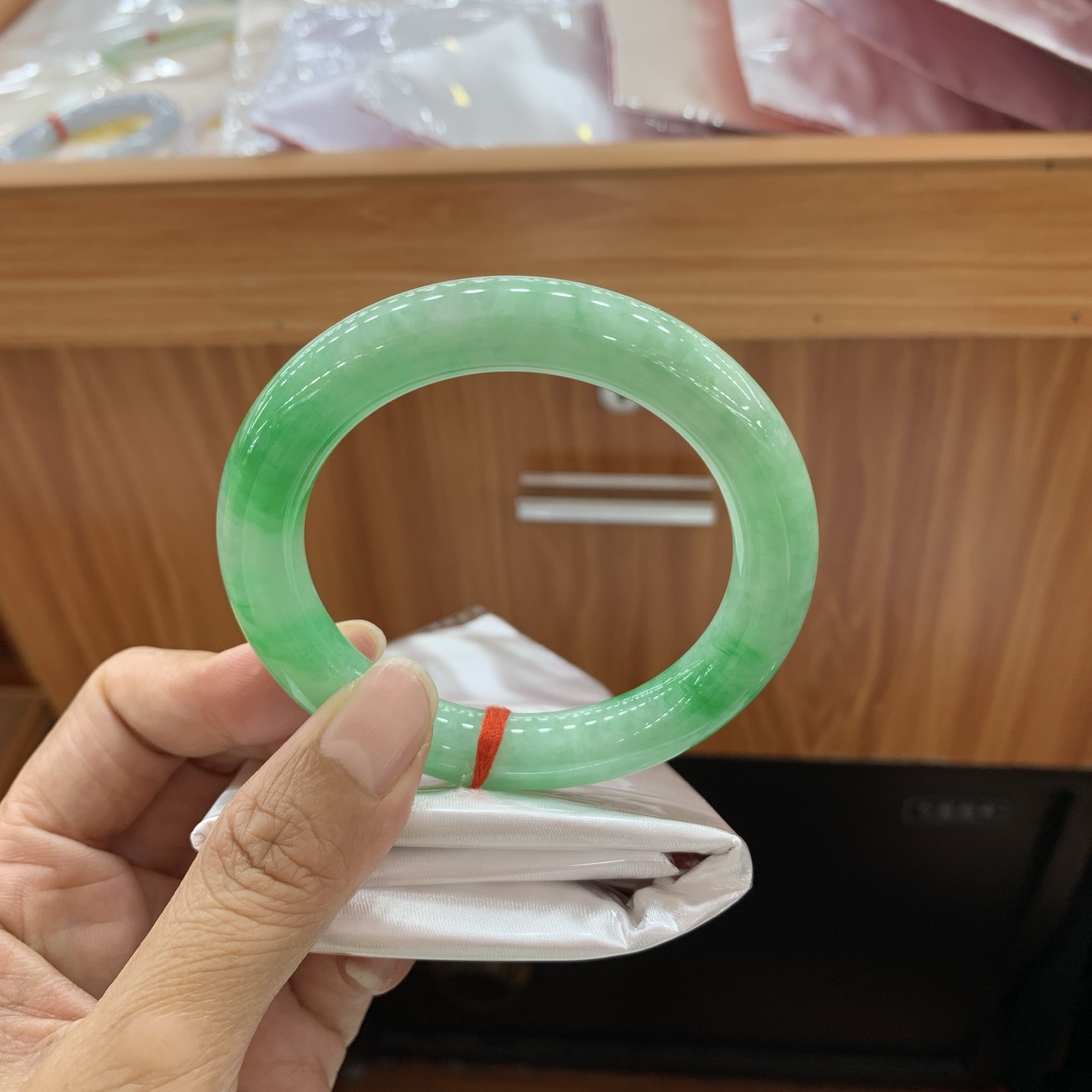 满绿飘绿正圈翡翠手镯 56.2-10.5