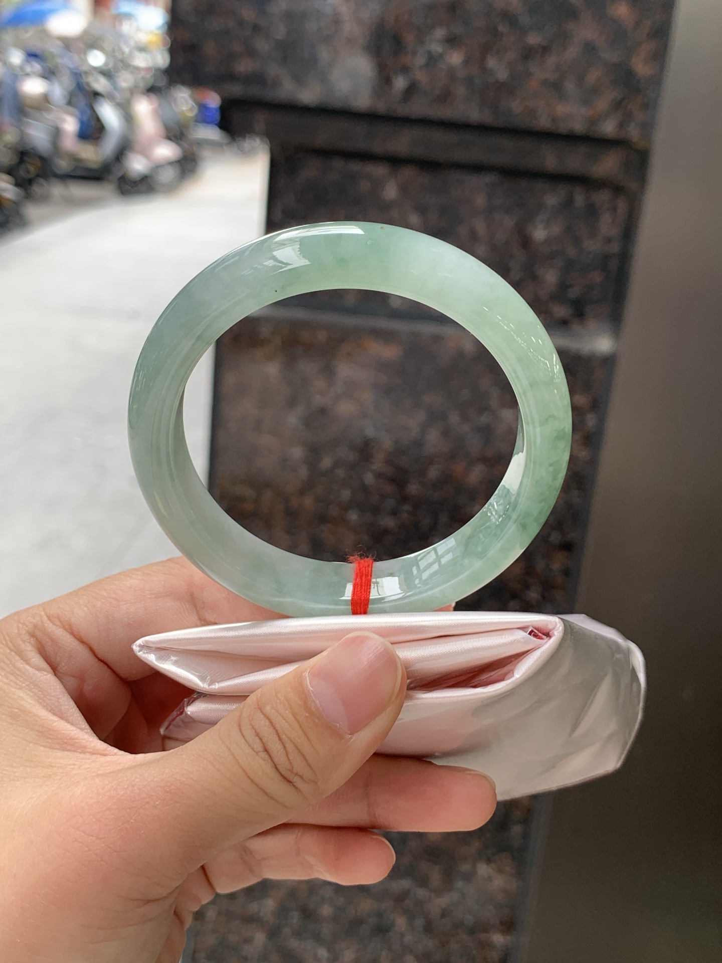 飘花正圈 55.5-12.6-7.9 0627-4X142 打灯细棉纹，底妆水润细腻，满圈绿花灵动飘逸，意境感十足，古典优雅又秀气
