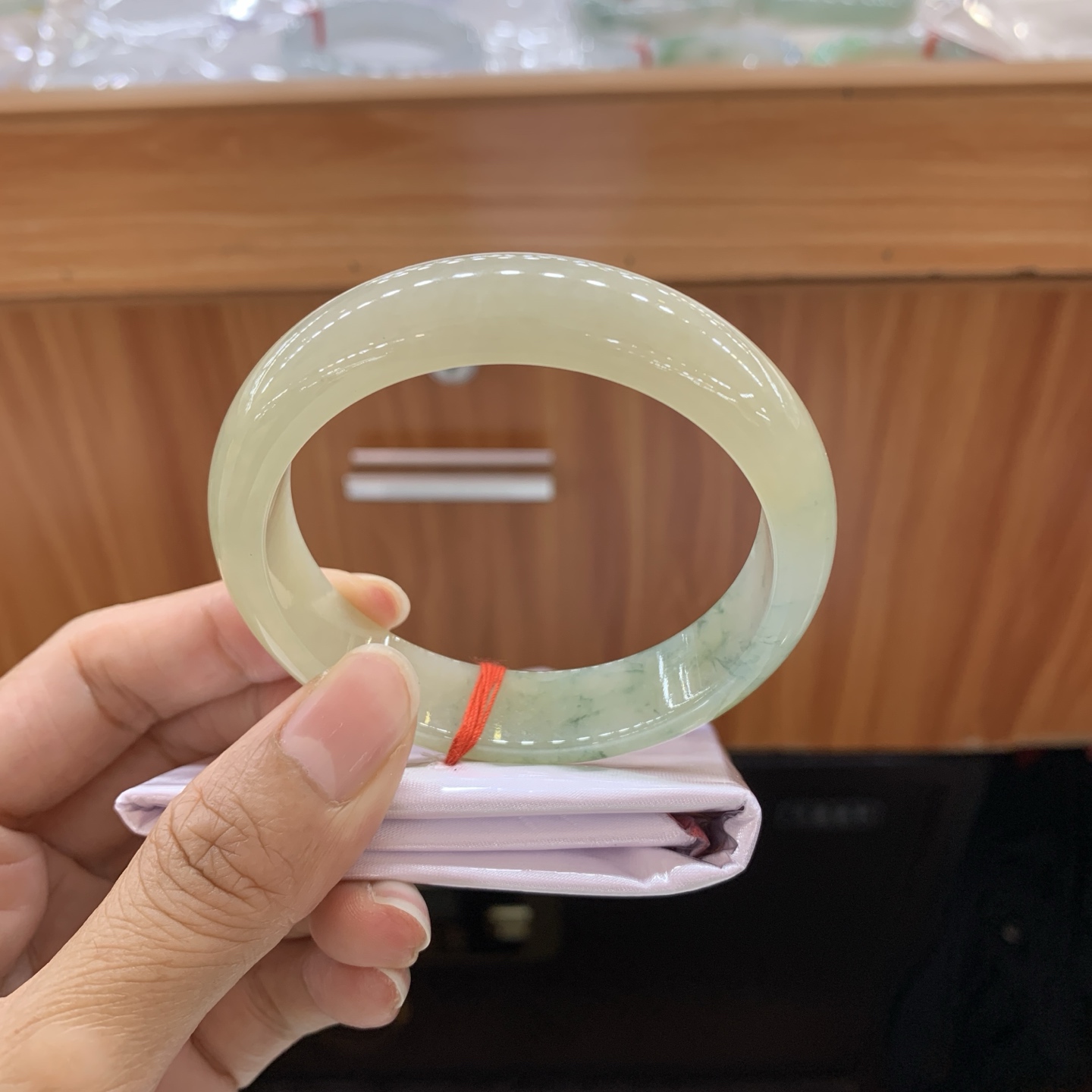 黄翡飘花正圈翡翠手镯 55.7-13.7-7.8