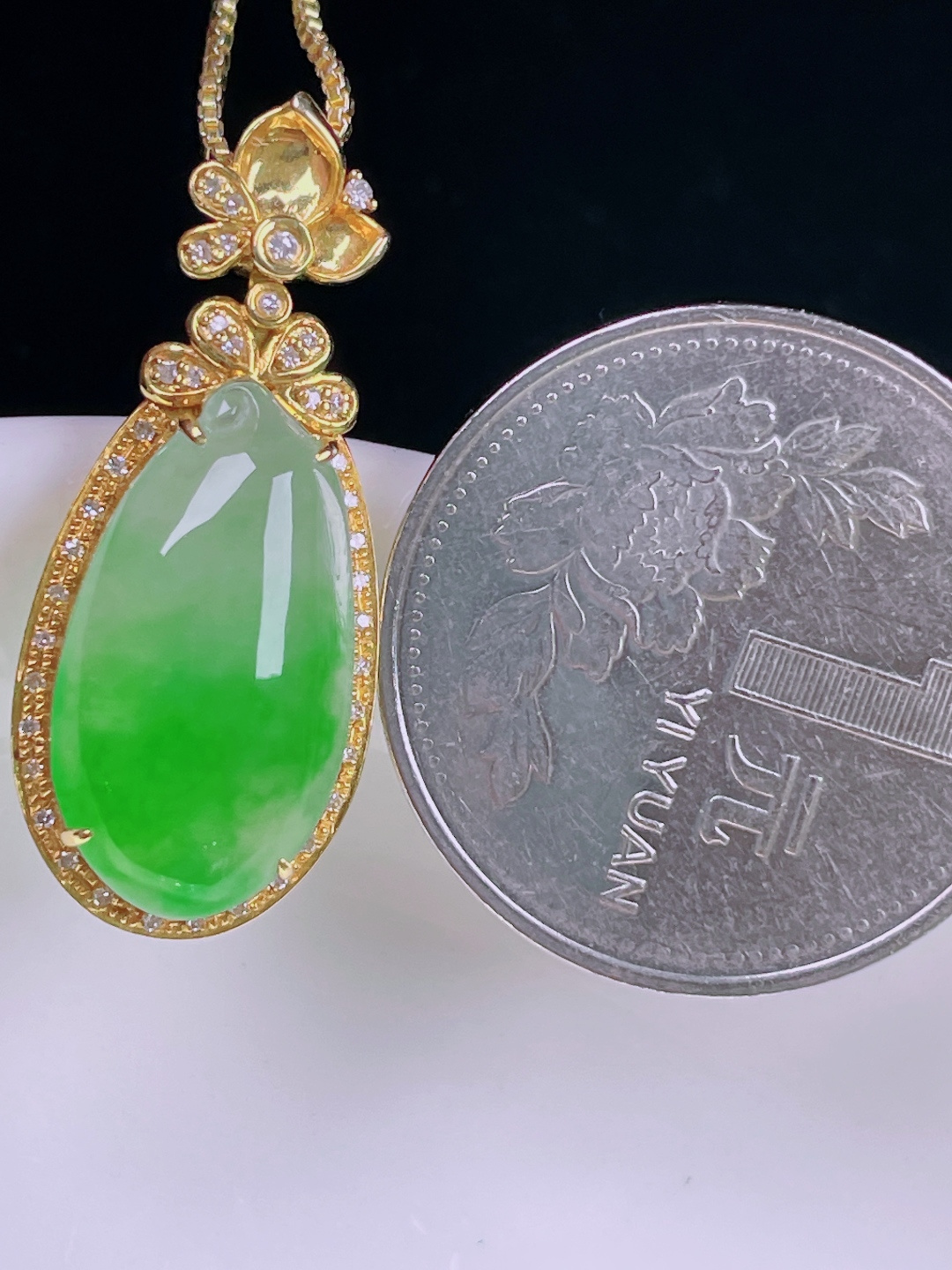 ️冰绿福瓜，老种起光，细底通透，尺寸：29.3/12.7/7.4裸石18.6/10.3/4mm0627