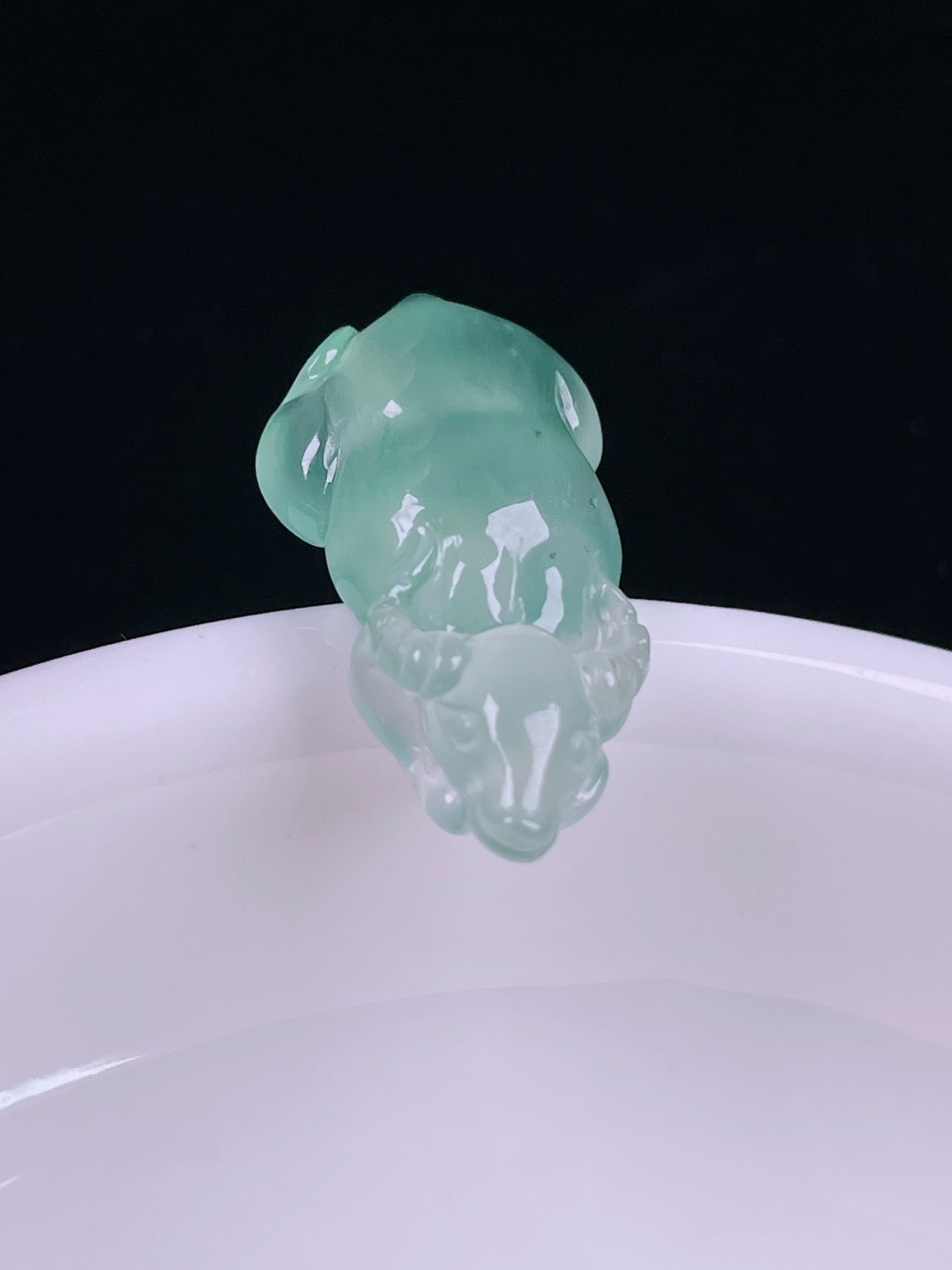 ️高冰生肖牛，老种起光，细底通透，尺寸：20.8/11.5/5.7mm0627