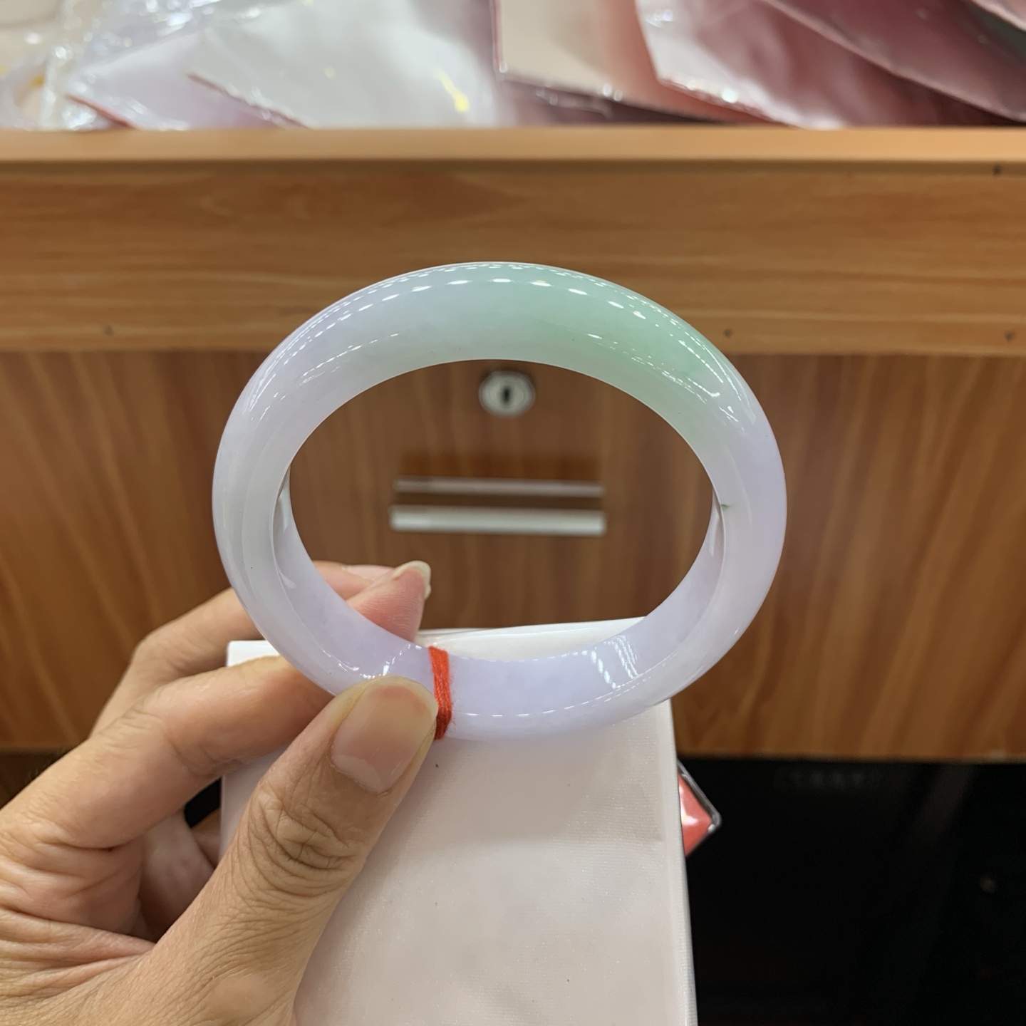 062611MMJ 春彩飘绿正圈翡翠手镯 59.2-13.2-8.9