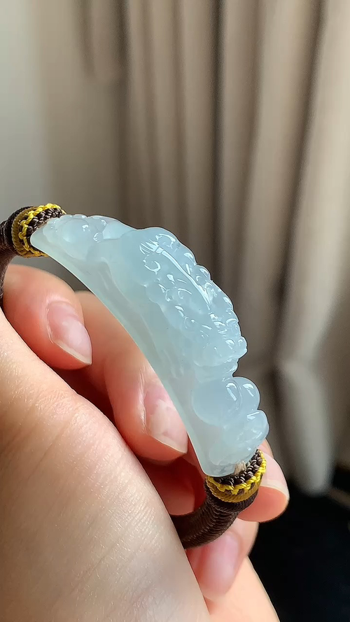 天然翡翠，貔貅手牌，冰胶无裂，尺寸46.8-10.2-13 bc625