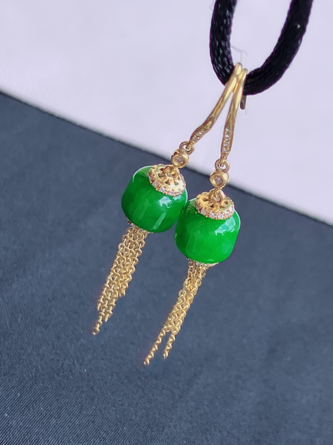 阳绿耳环，简约时尚，尺寸46.8/10.5/7.6/自然光实拍