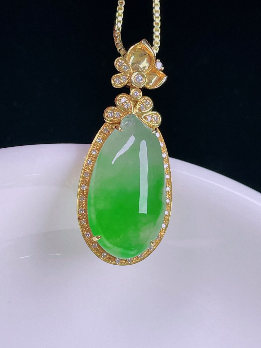 ️冰绿福瓜，老种起光，细底通透，尺寸：29.3/12.7/7.4裸石18.6/10.3/4mm0627