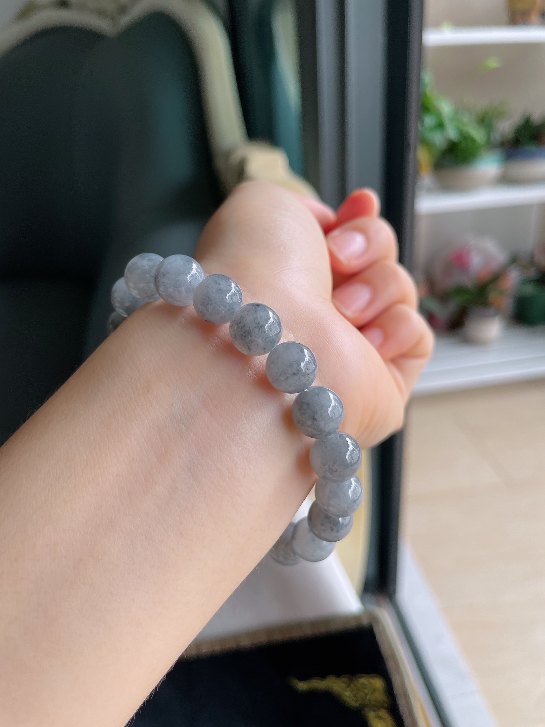 缅甸天然翡翠A货，冰乌鸡手串，尺寸：9.6mm。【编4325】