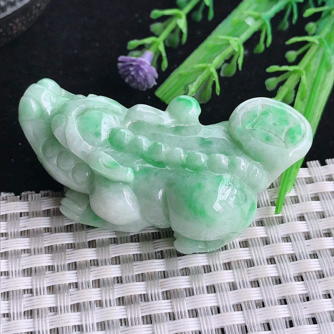 自然光55.5/27/18老坑精美温润飘绿貔貅吊坠翡翠挂件百搭