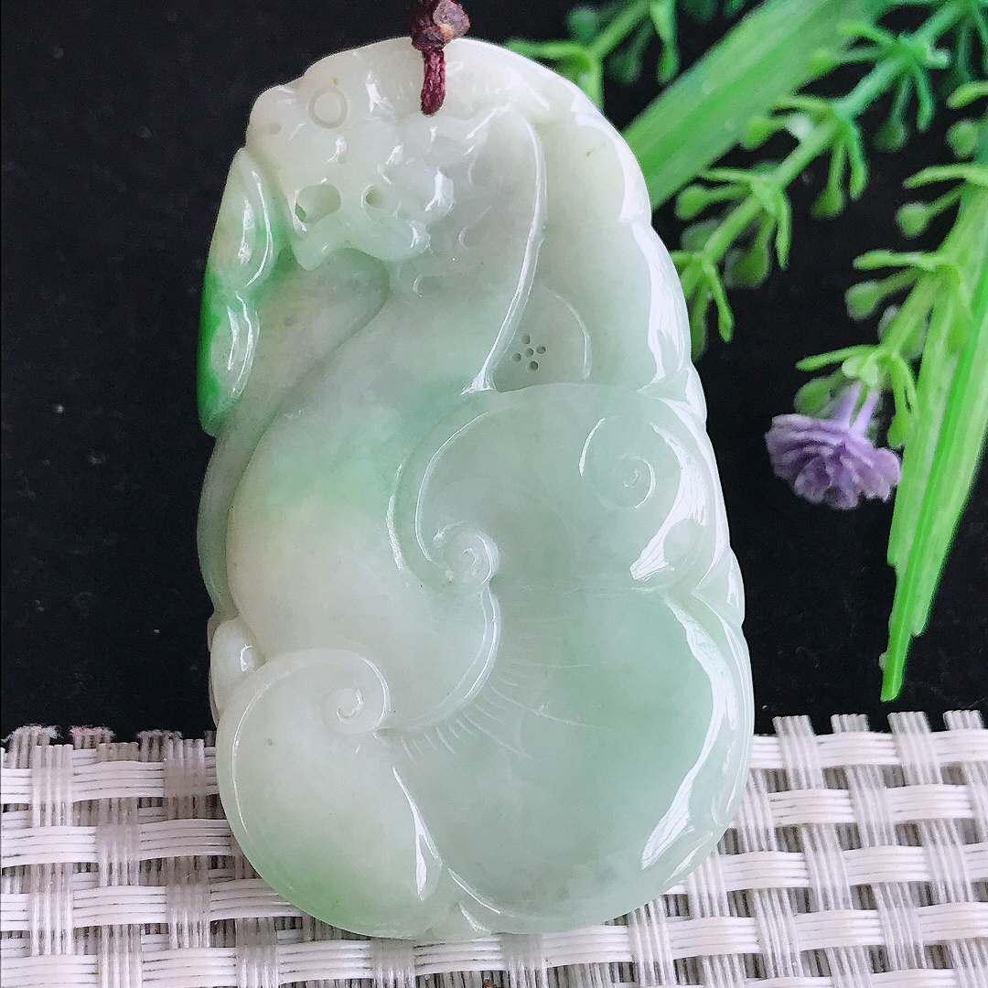自然光56/34/8.5老坑精美温润飘绿龙牌吊坠翡翠挂件百搭