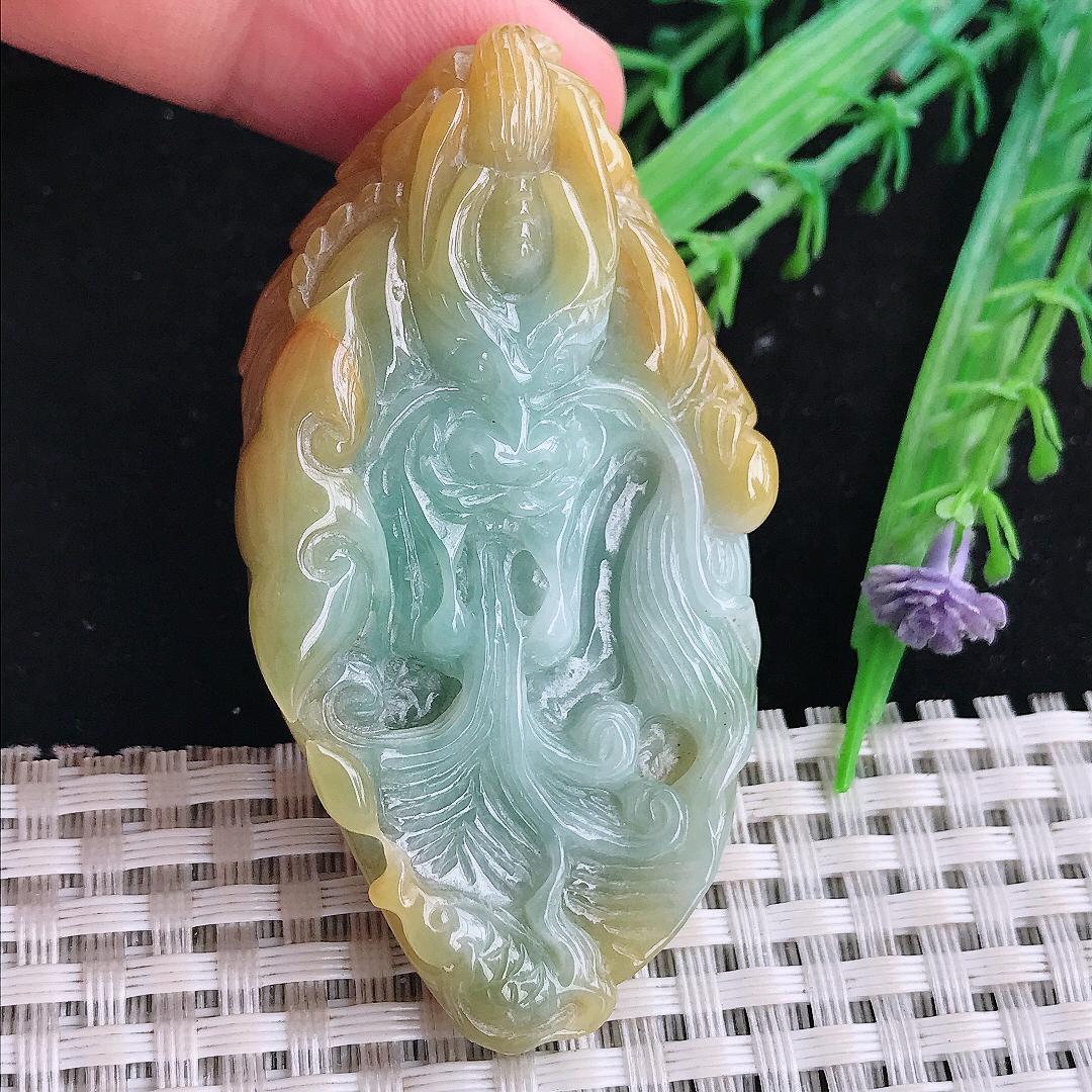 自然光63/35.5/13老坑精美温润黄翡龙牌吊坠翡翠挂件百搭