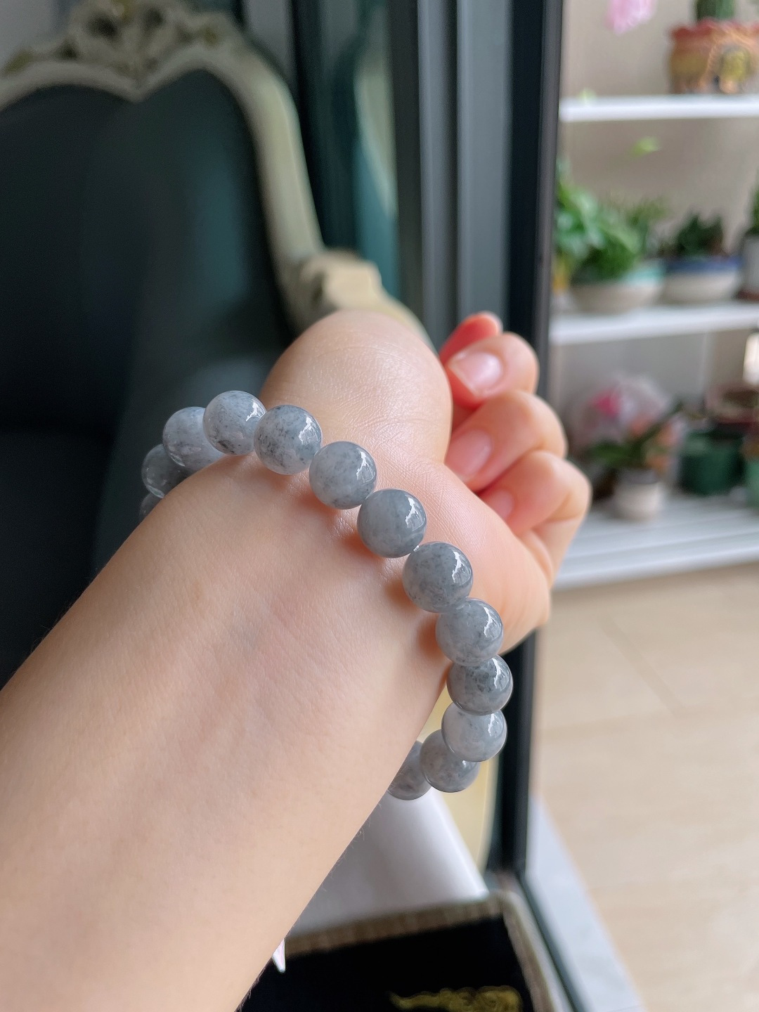缅甸天然翡翠A货，冰乌鸡手串，尺寸：9.6mm。【编4325】
